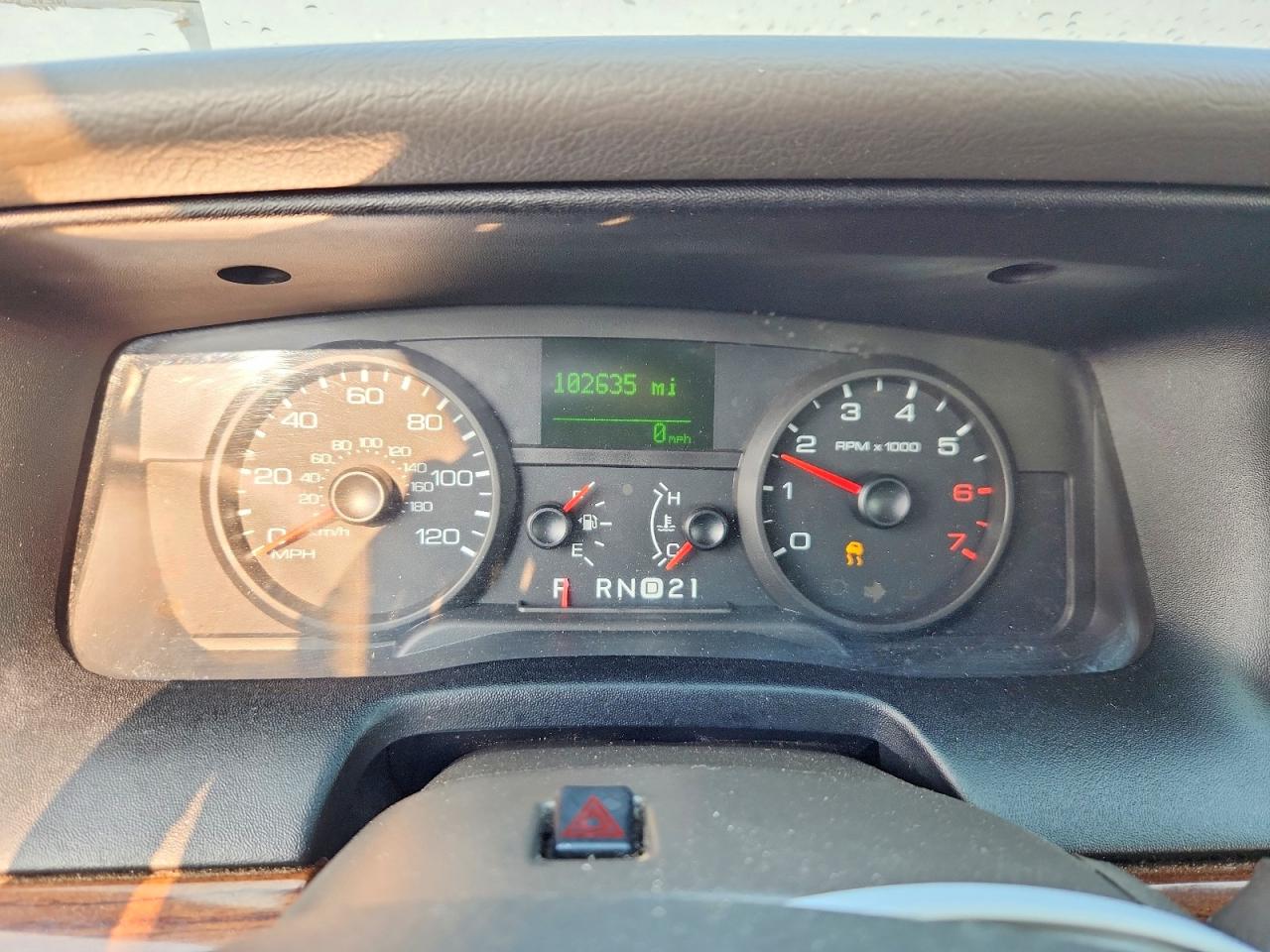 2006 Ford Crown Victoria Lx Серебряный vin: 2FAFP74W76X129379