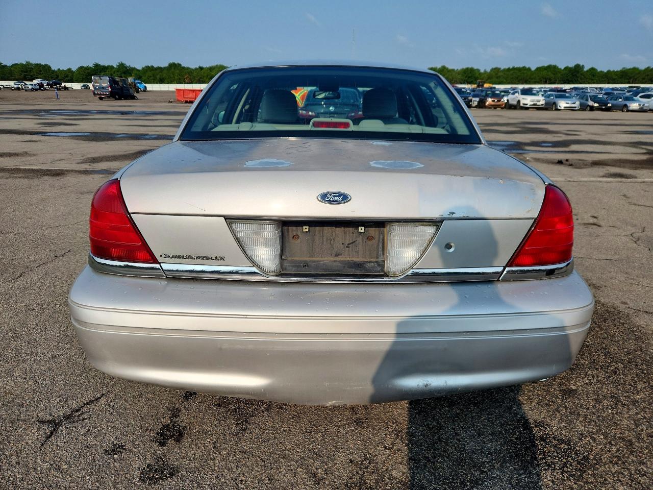 2006 Ford Crown Victoria Lx Серебряный vin: 2FAFP74W76X129379