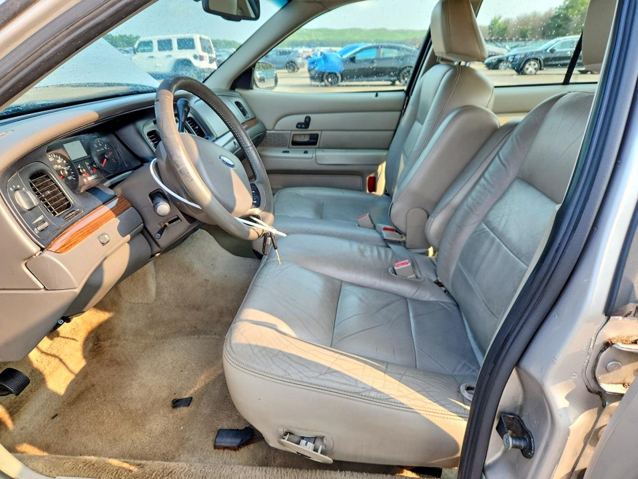 2006 Ford Crown Victoria Lx Серебряный vin: 2FAFP74W76X129379