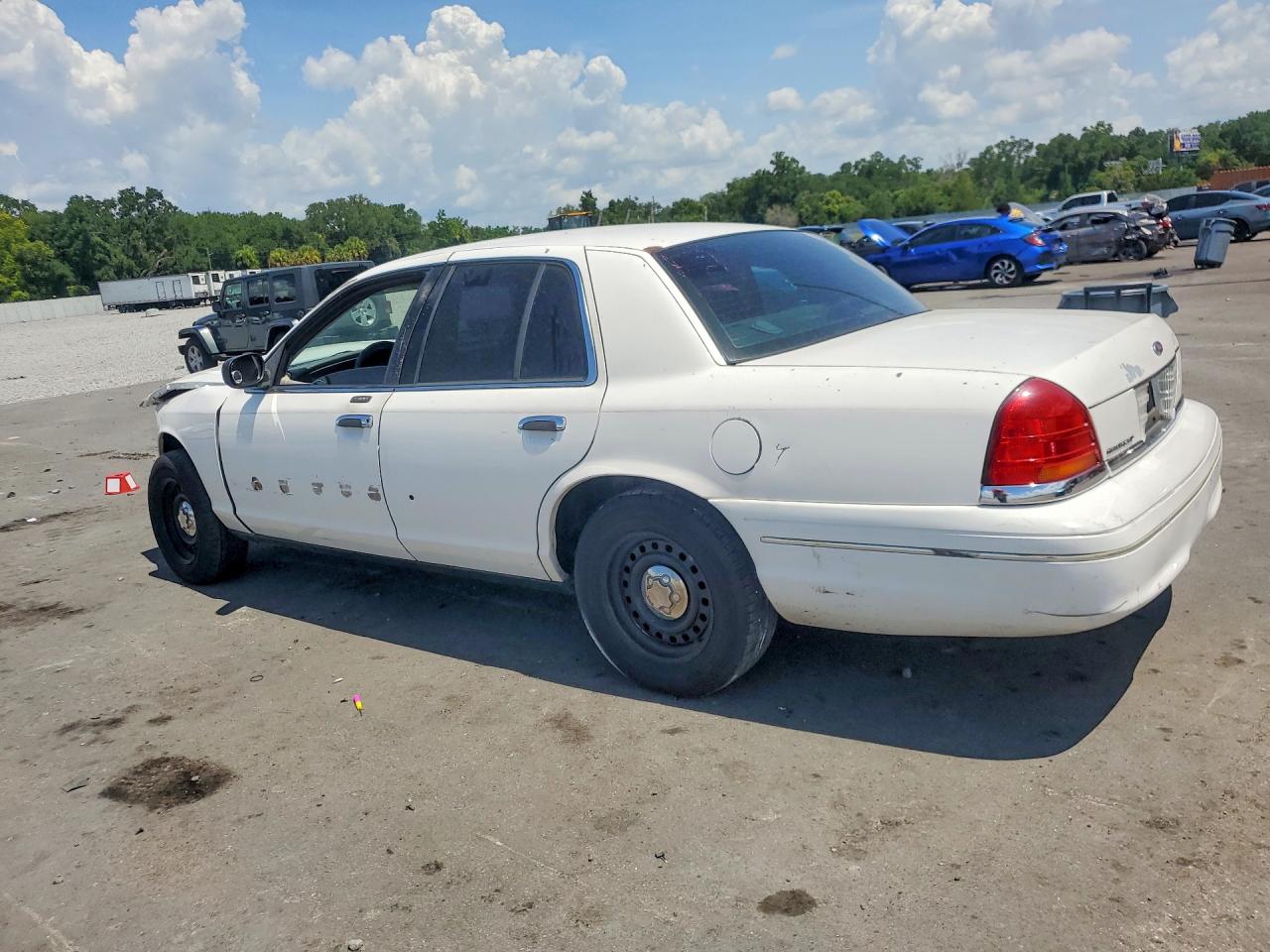 2001 Ford Crown Victoria Lx White vin: 2FAFP74W81X110641