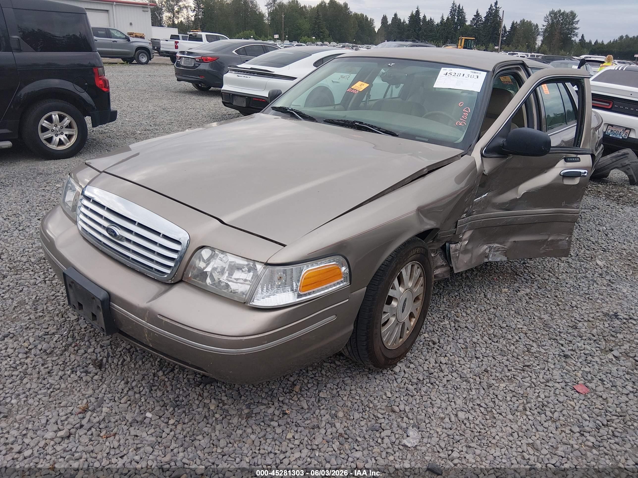 2004 Ford Crown Victoria Lx Золотой vin: 2FAFP74W84X157933