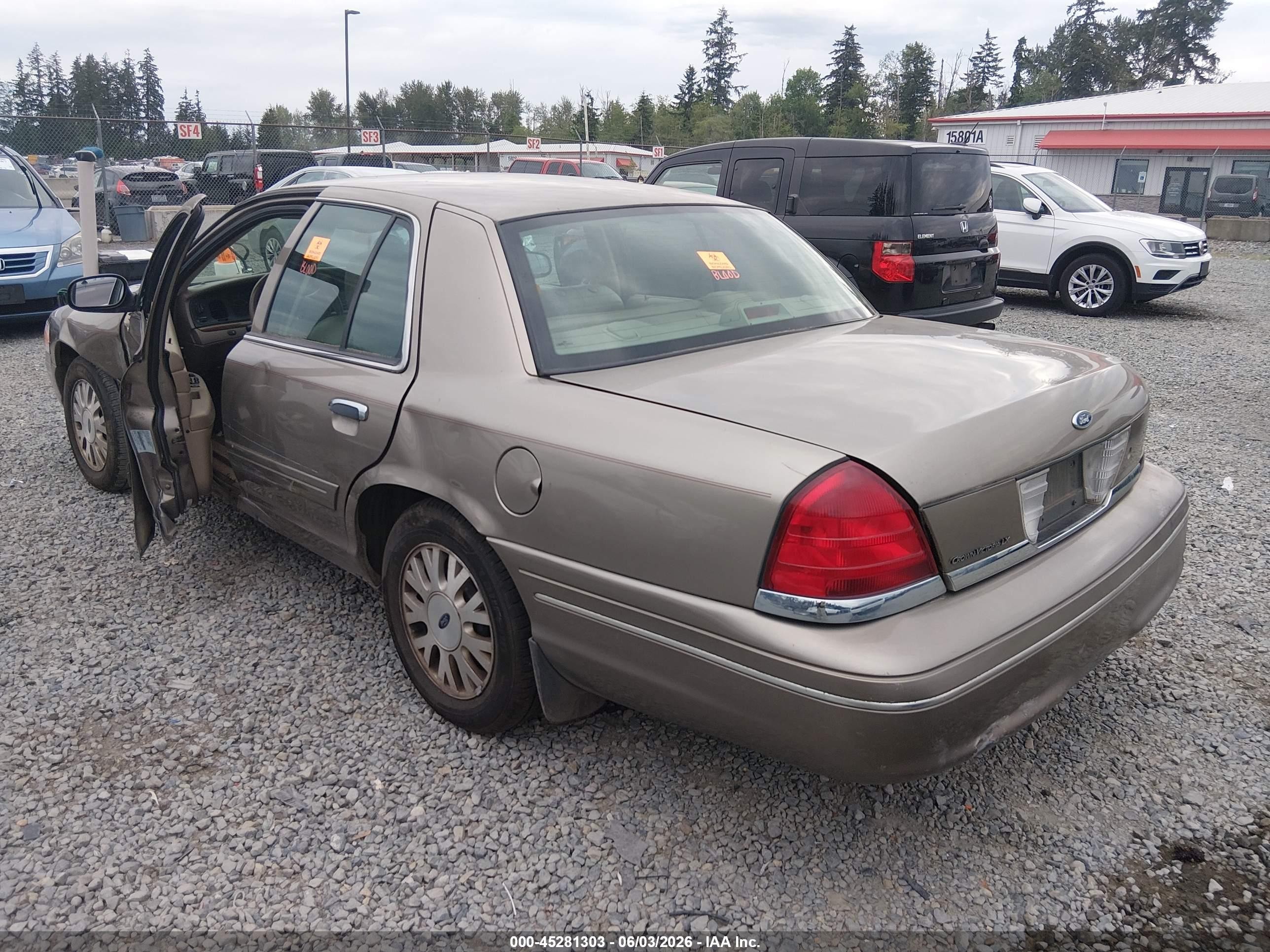 2004 Ford Crown Victoria Lx Золотой vin: 2FAFP74W84X157933