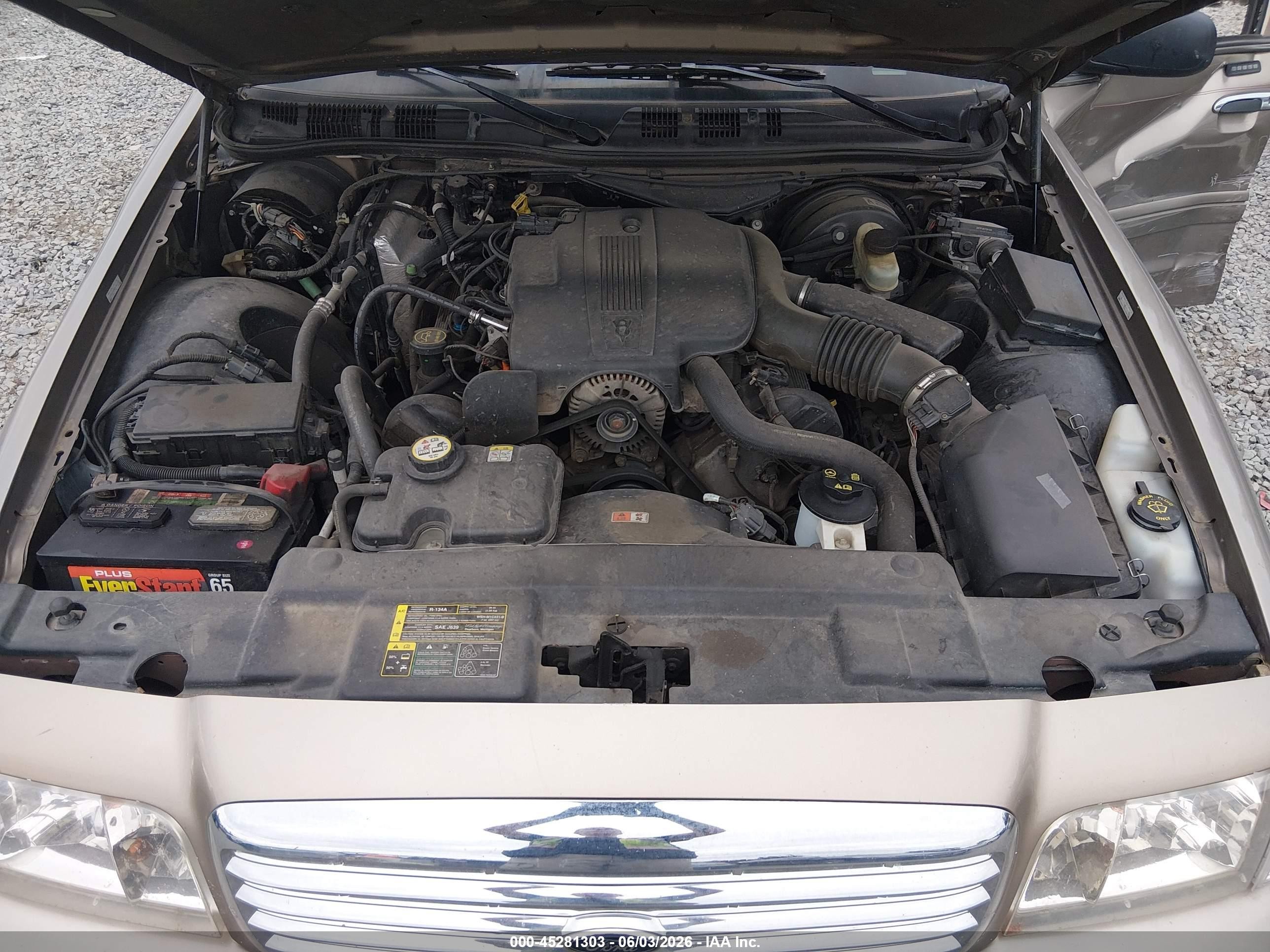 2004 Ford Crown Victoria Lx Золотой vin: 2FAFP74W84X157933