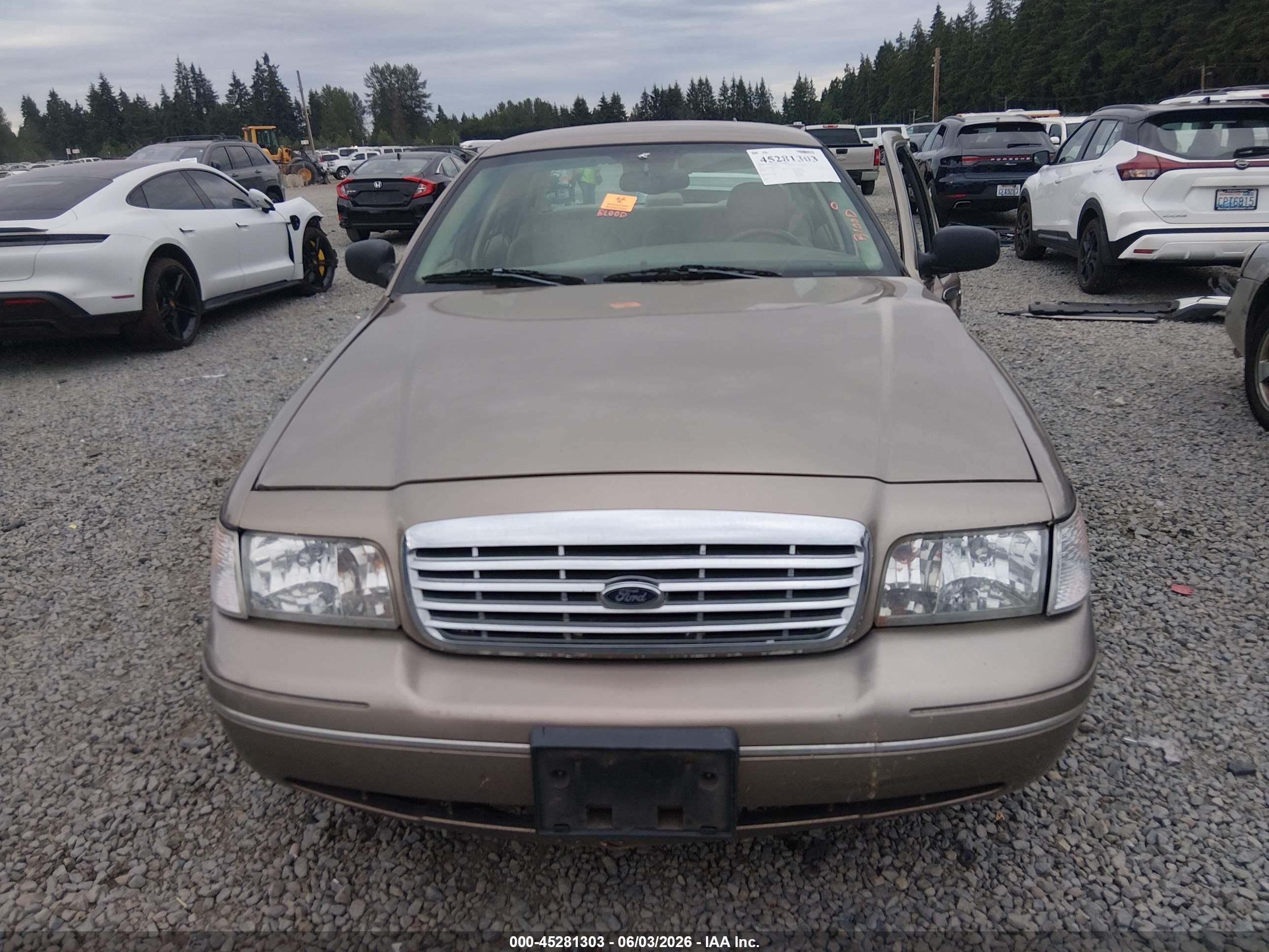 2004 Ford Crown Victoria Lx Золотой vin: 2FAFP74W84X157933