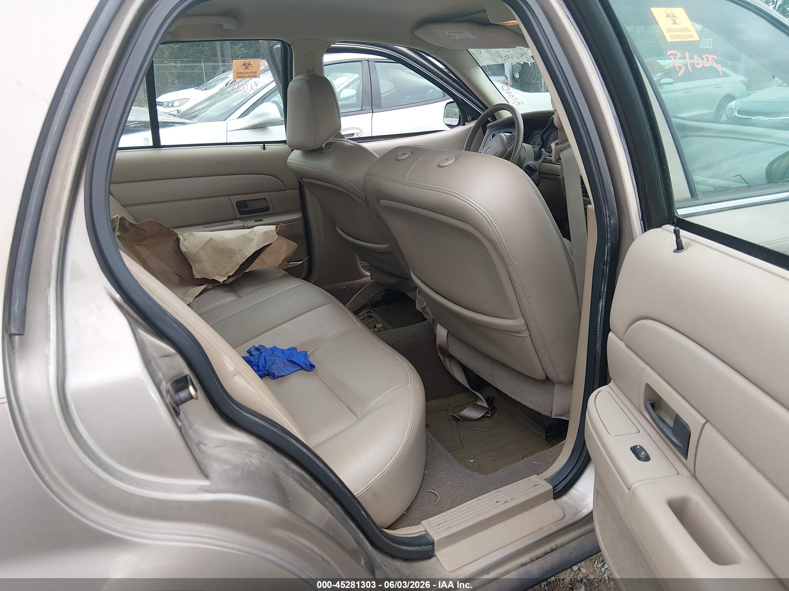 2004 Ford Crown Victoria Lx Золотой vin: 2FAFP74W84X157933