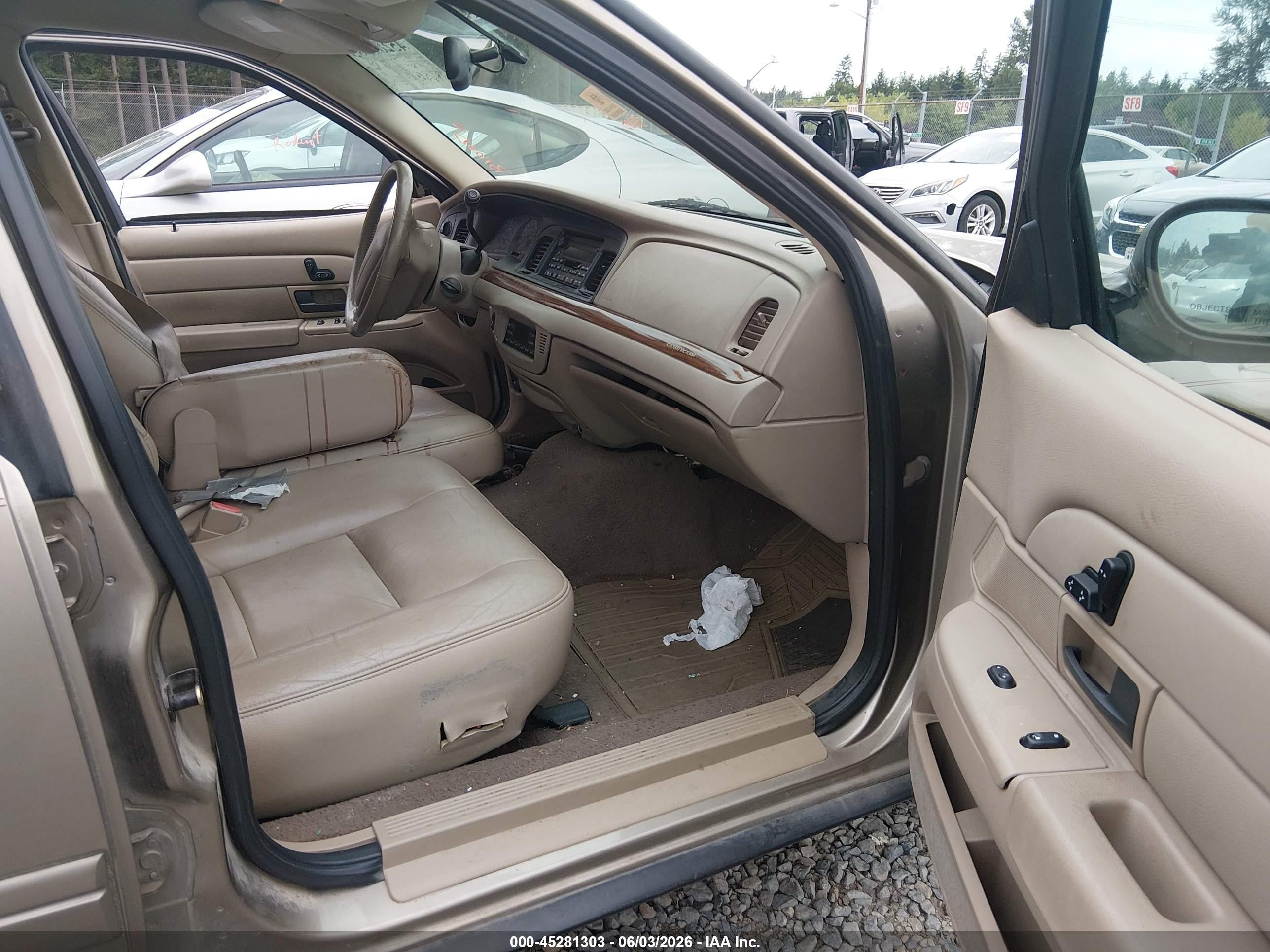 2004 Ford Crown Victoria Lx Золотой vin: 2FAFP74W84X157933