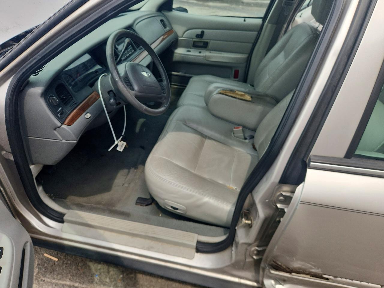 2004 Ford Crown Victoria Lx Silver vin: 2FAFP74W84X168706