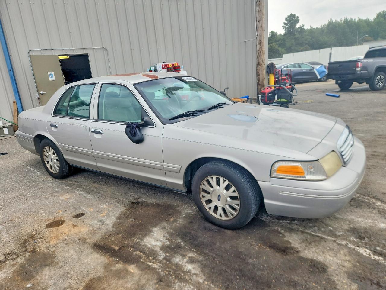 2004 Ford Crown Victoria Lx Silver vin: 2FAFP74W84X168706