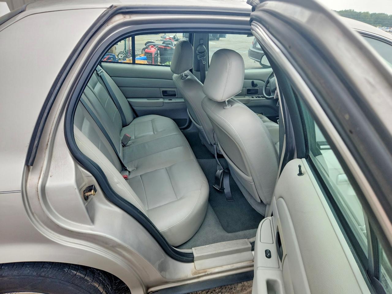 2004 Ford Crown Victoria Lx Silver vin: 2FAFP74W84X168706
