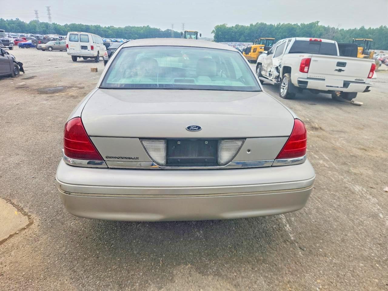 2004 Ford Crown Victoria Lx Silver vin: 2FAFP74W84X168706