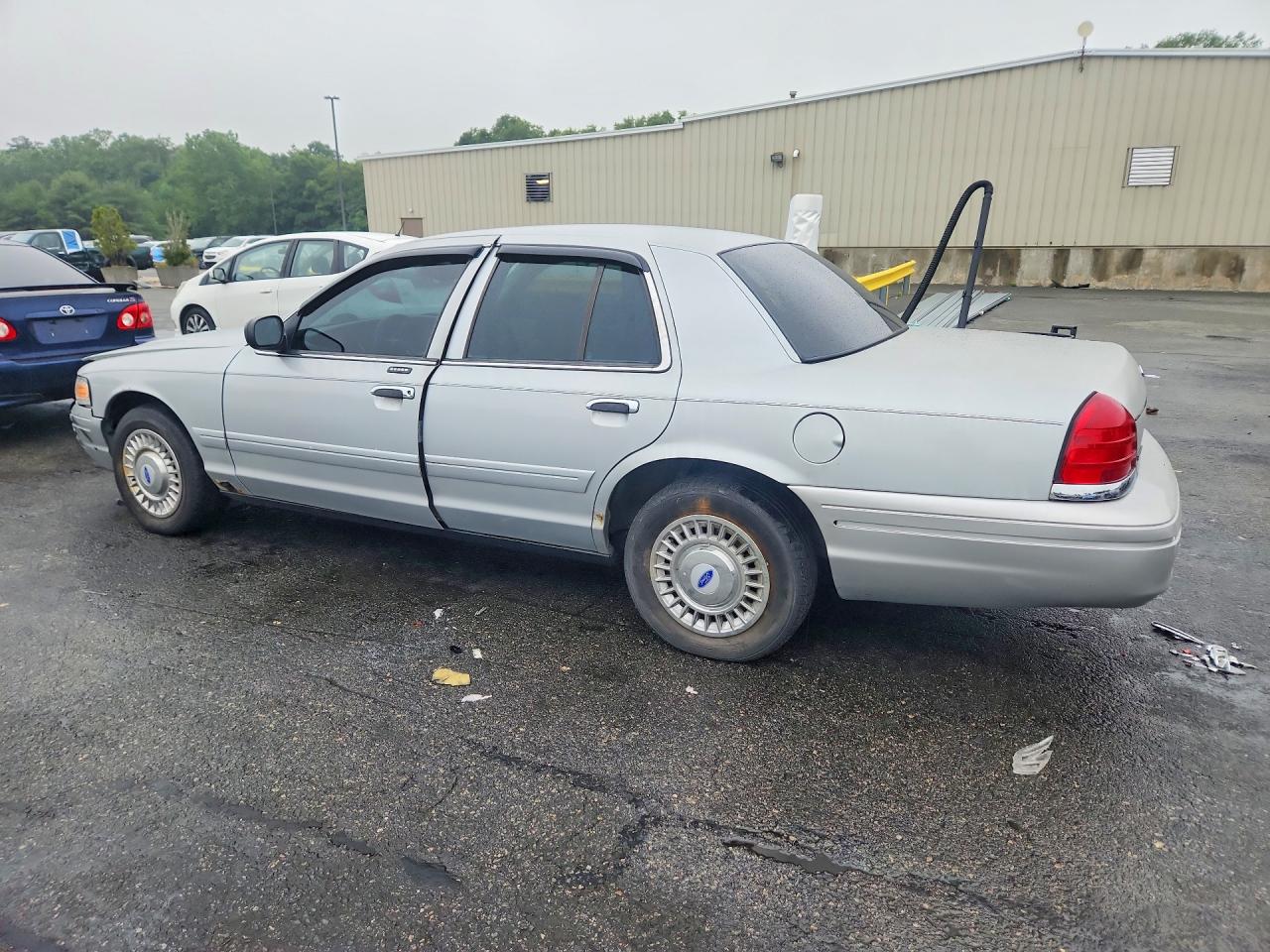 2004 Ford Crown Victoria Lx Silver vin: 2FAFP74W84X186462