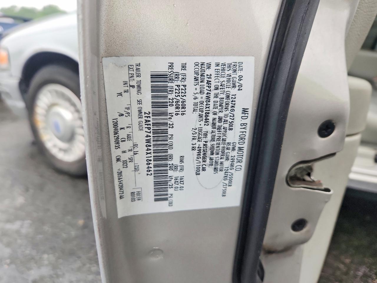 2004 Ford Crown Victoria Lx Silver vin: 2FAFP74W84X186462