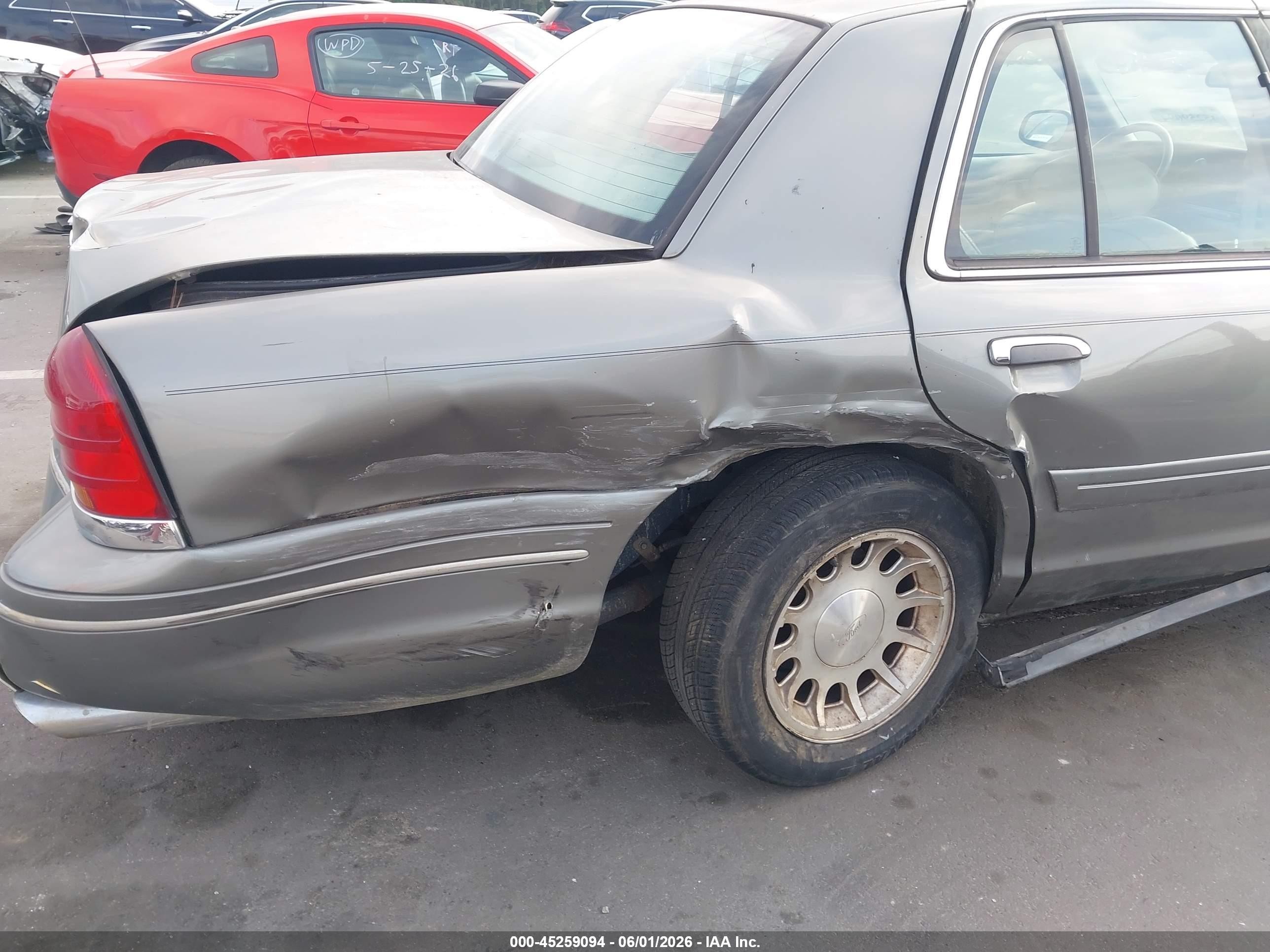 1999 Ford Crown Victoria Lx Серый vin: 2FAFP74W8XX142577