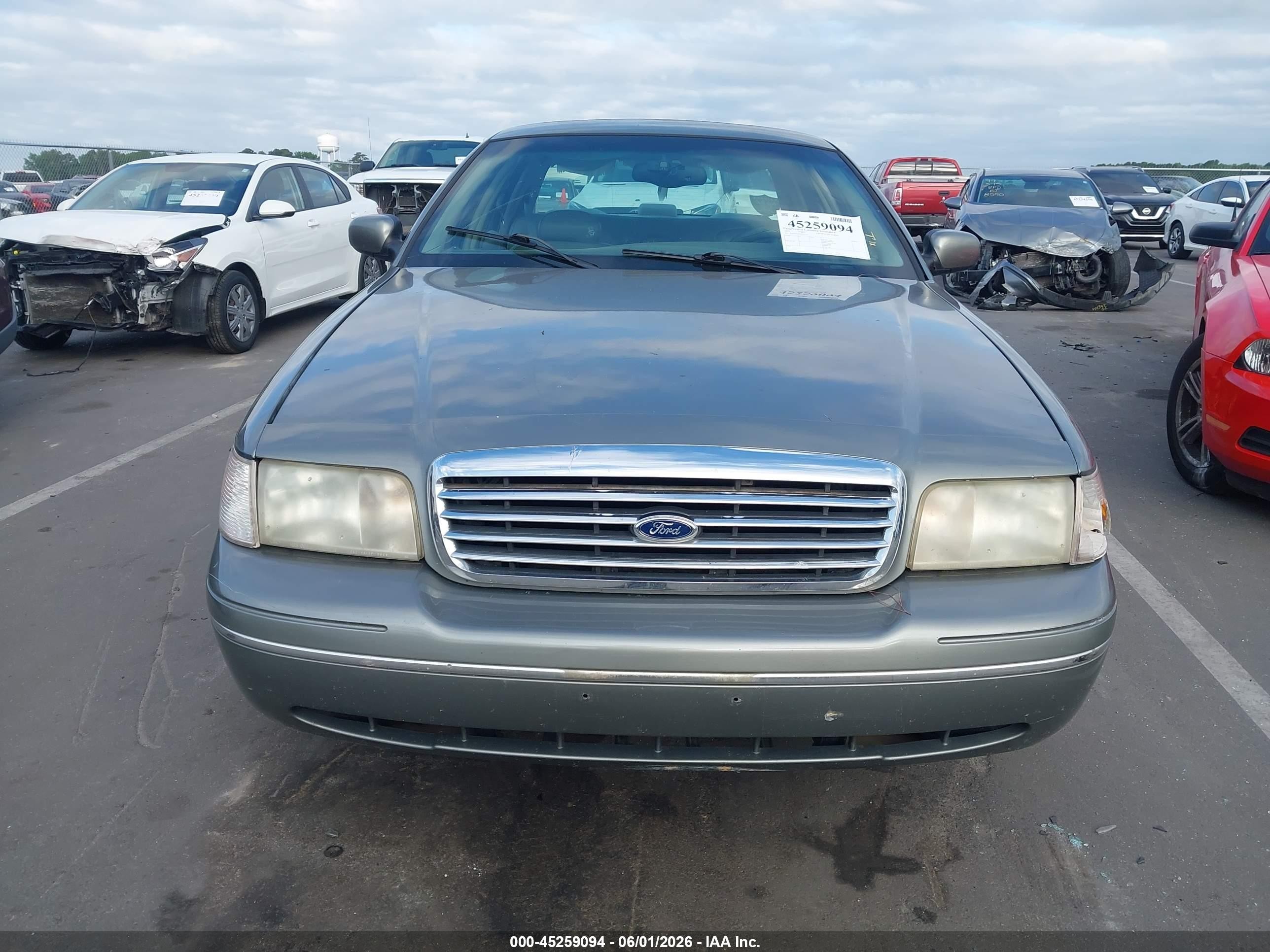 1999 Ford Crown Victoria Lx Серый vin: 2FAFP74W8XX142577