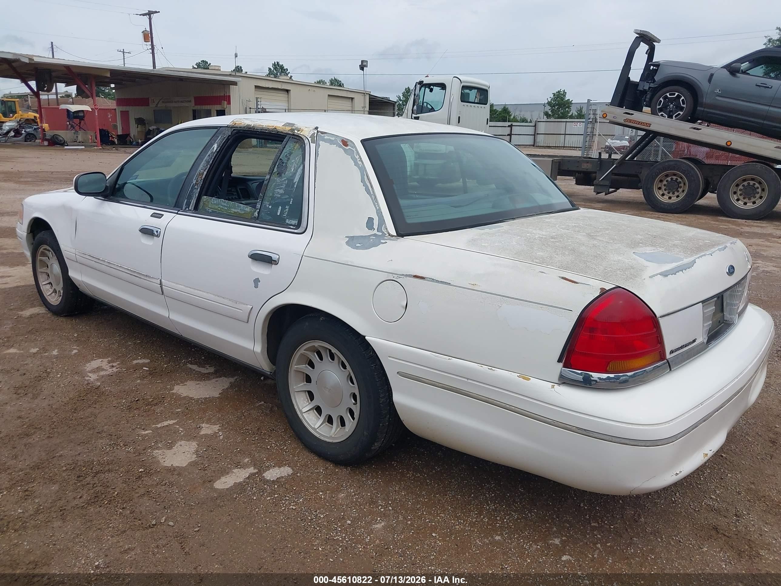 1999 Ford Crown Victoria Lx White vin: 2FAFP74W8XX220730