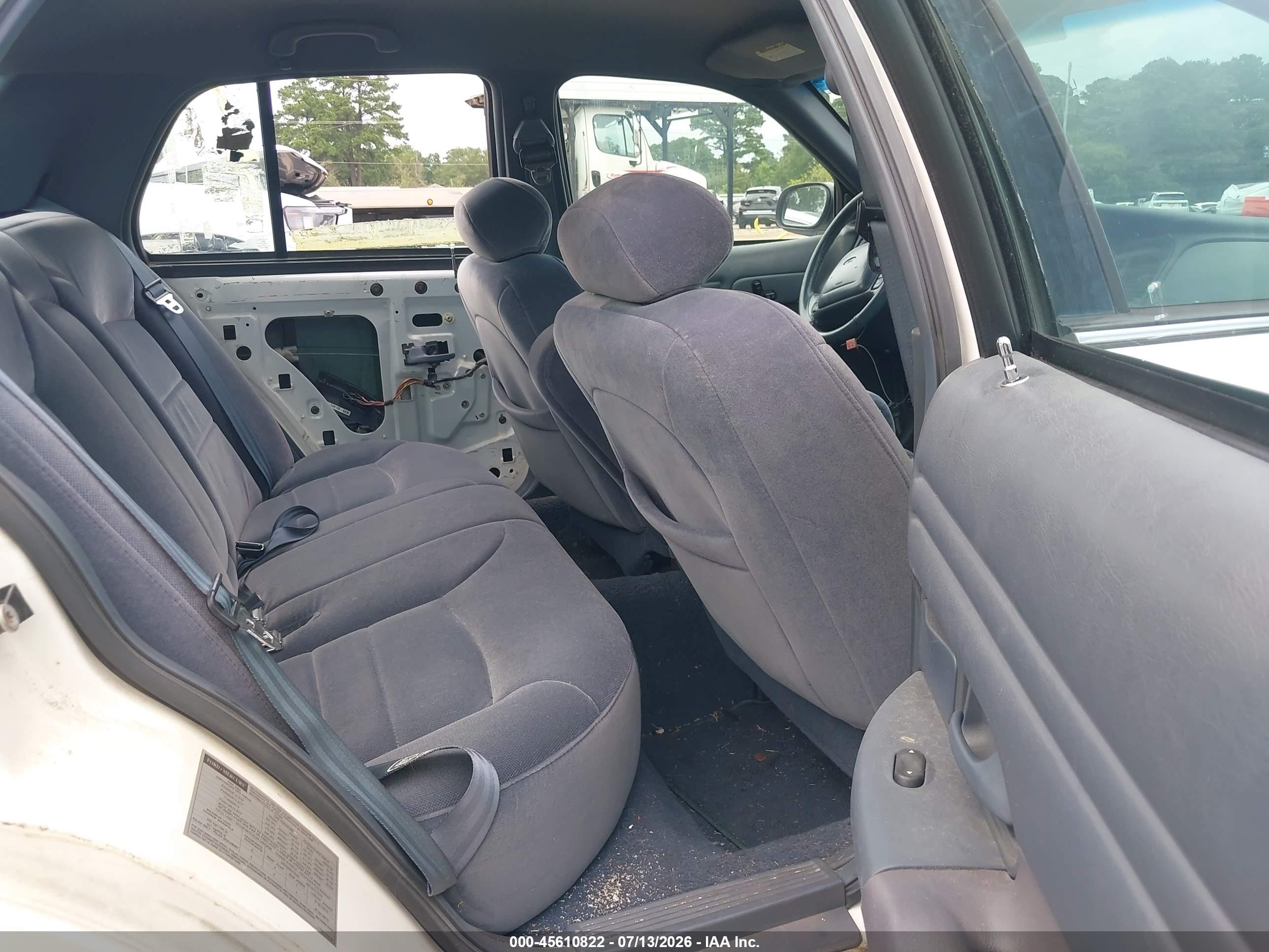 1999 Ford Crown Victoria Lx White vin: 2FAFP74W8XX220730