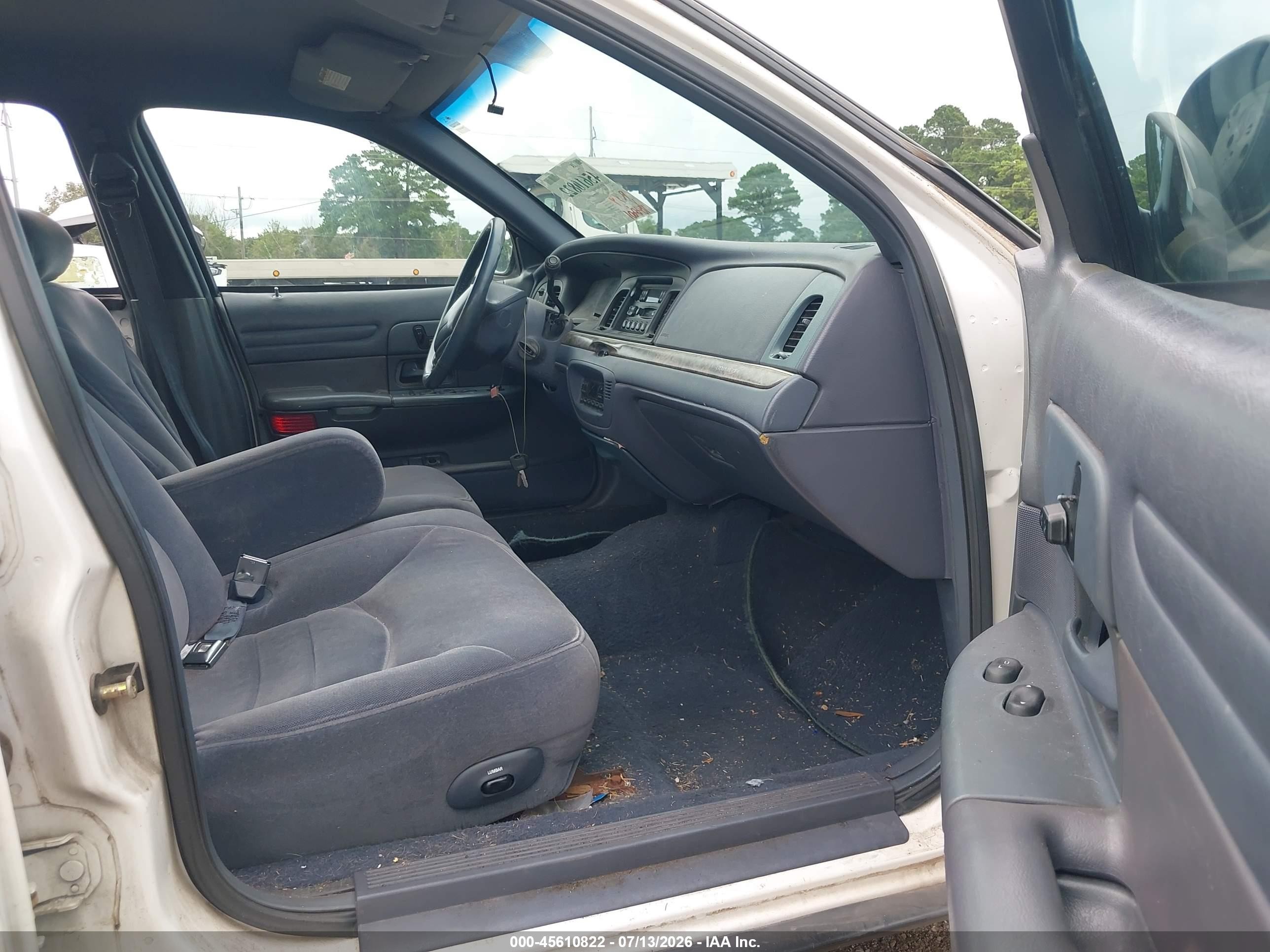 1999 Ford Crown Victoria Lx White vin: 2FAFP74W8XX220730