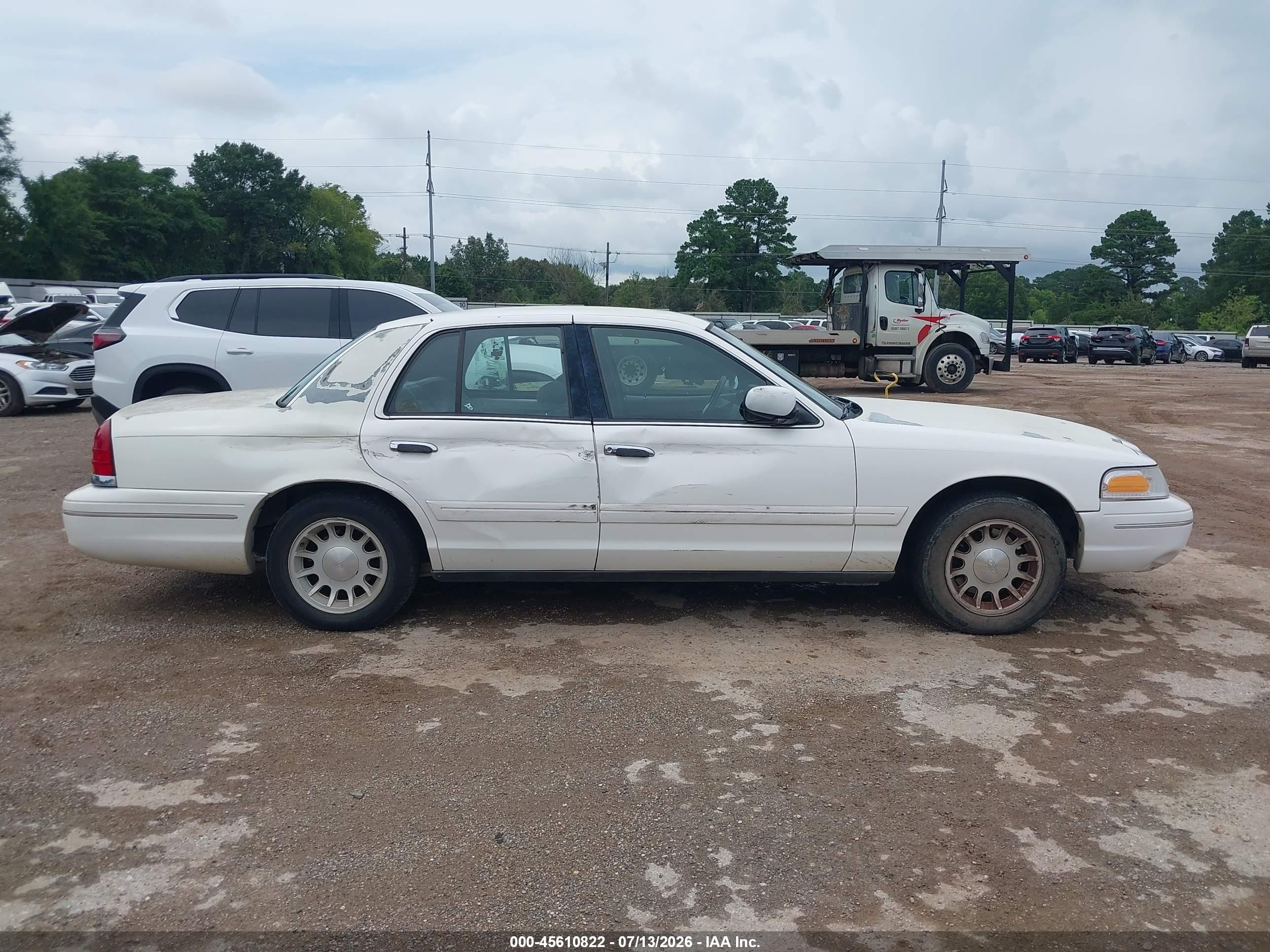 1999 Ford Crown Victoria Lx White vin: 2FAFP74W8XX220730