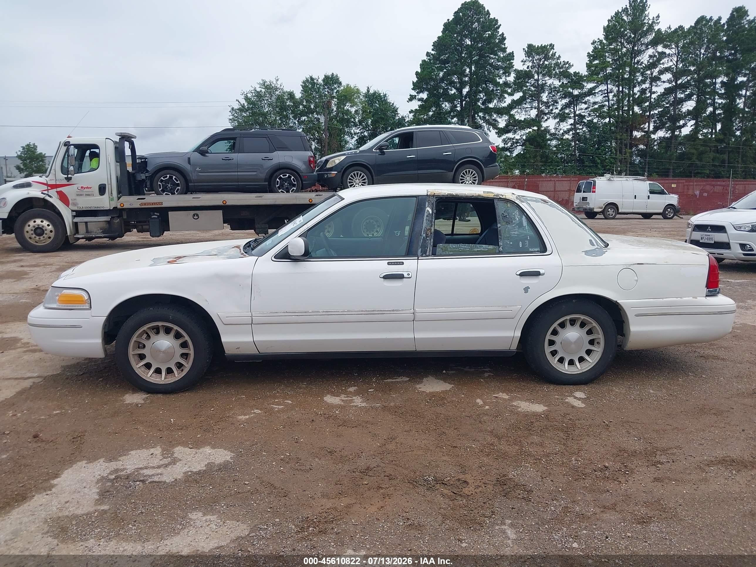 1999 Ford Crown Victoria Lx White vin: 2FAFP74W8XX220730
