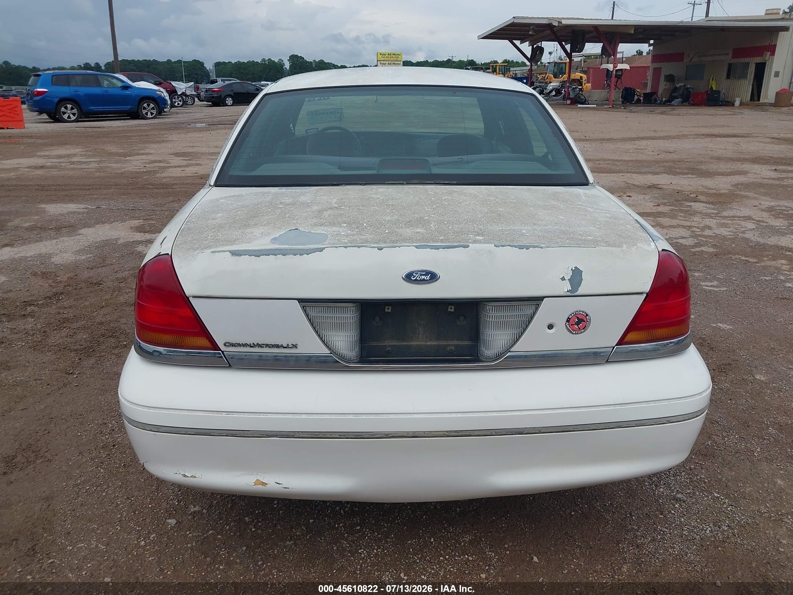 1999 Ford Crown Victoria Lx White vin: 2FAFP74W8XX220730