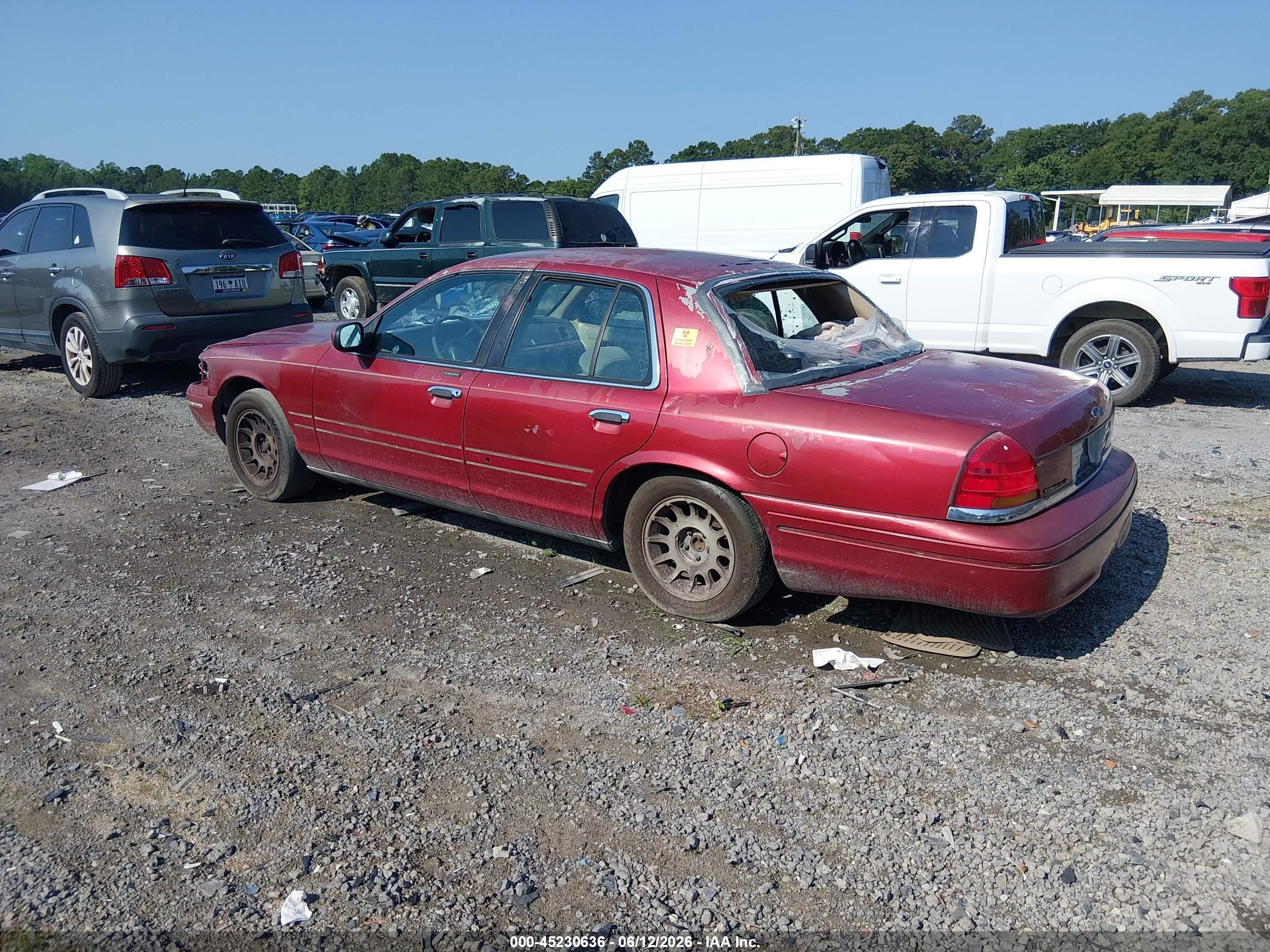 1999 Ford Crown Victoria Lx Red vin: 2FAFP74W8XX241402