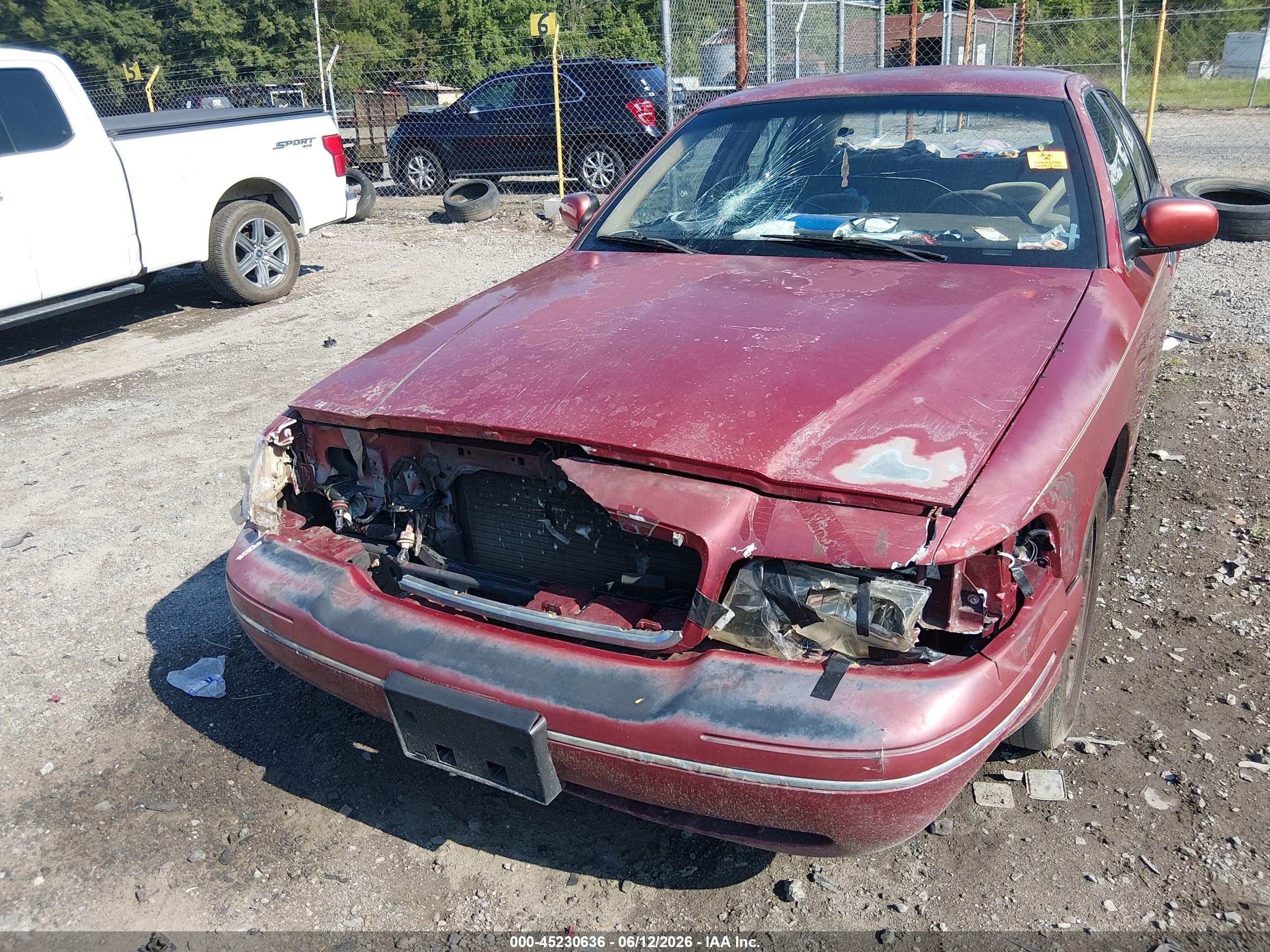 1999 Ford Crown Victoria Lx Red vin: 2FAFP74W8XX241402