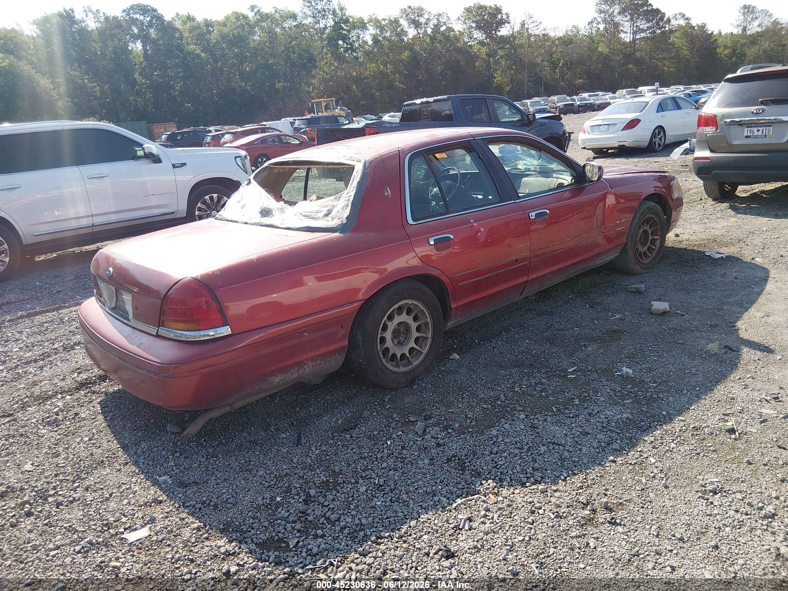 1999 Ford Crown Victoria Lx Red vin: 2FAFP74W8XX241402