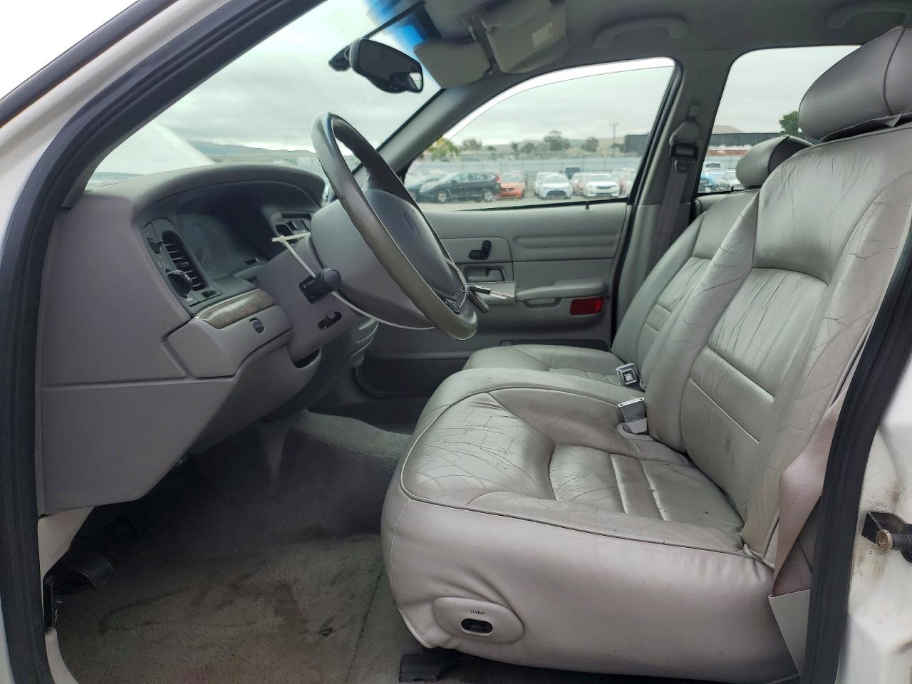 2000 Ford Crown Victoria Lx White vin: 2FAFP74W8YX154746