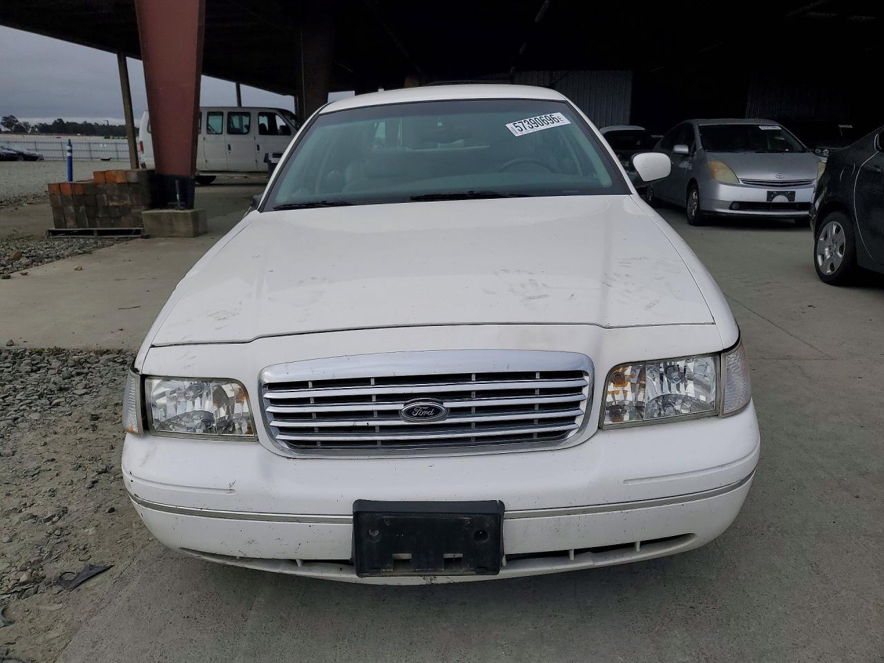 2000 Ford Crown Victoria Lx White vin: 2FAFP74W8YX154746
