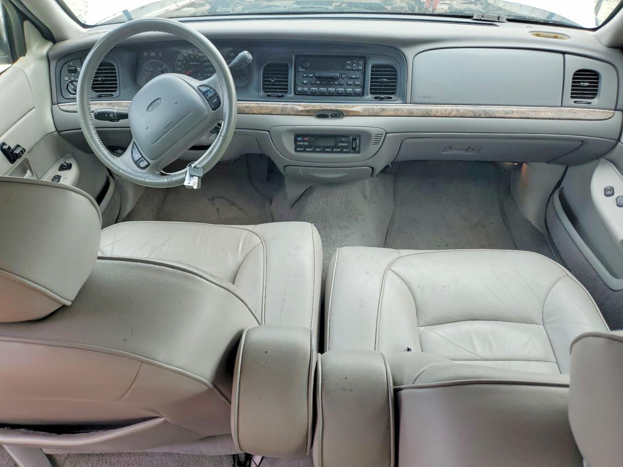 2000 Ford Crown Victoria Lx White vin: 2FAFP74W8YX154746