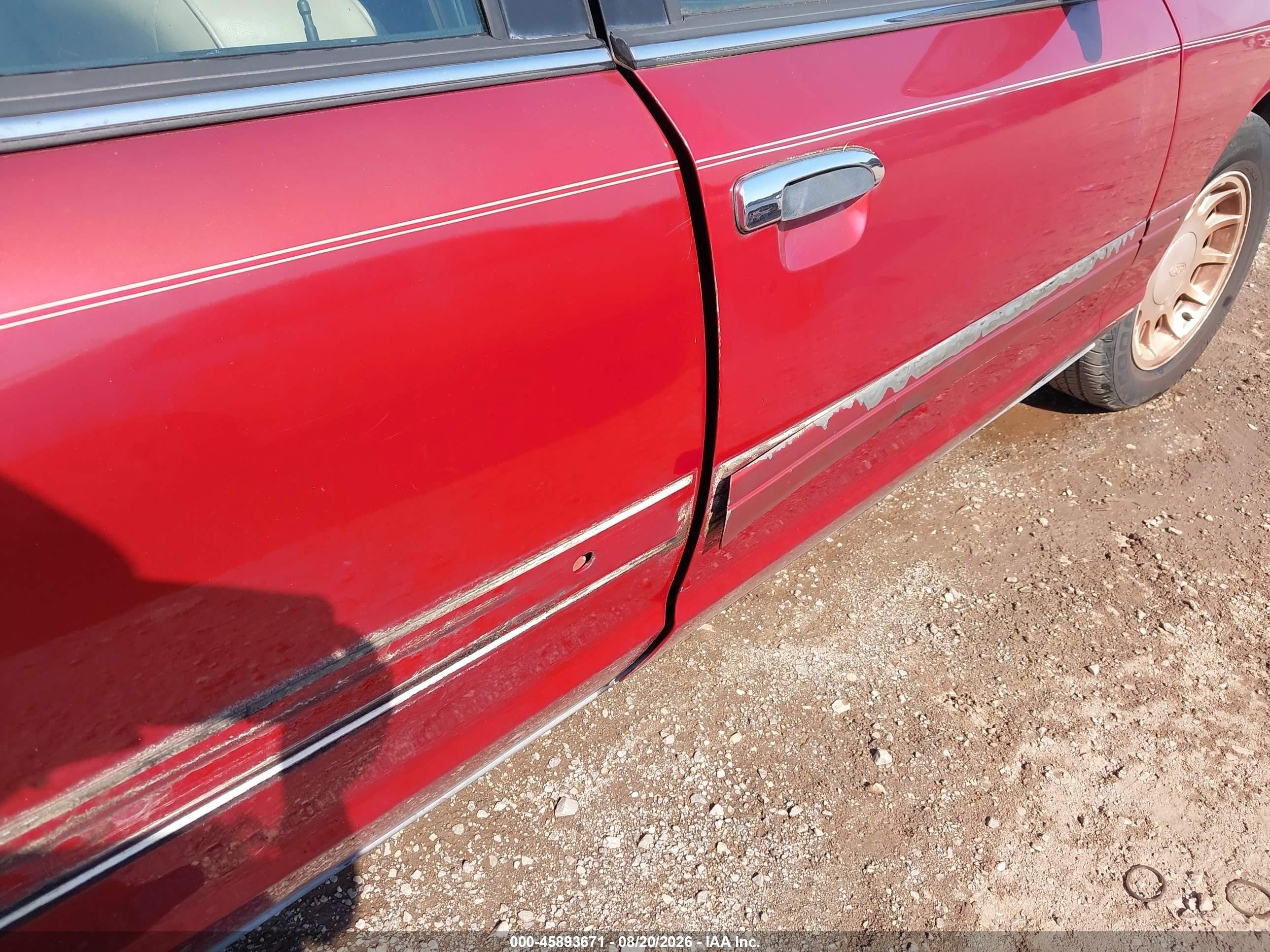 2000 Ford Crown Victoria Lx Red vin: 2FAFP74W8YX155010