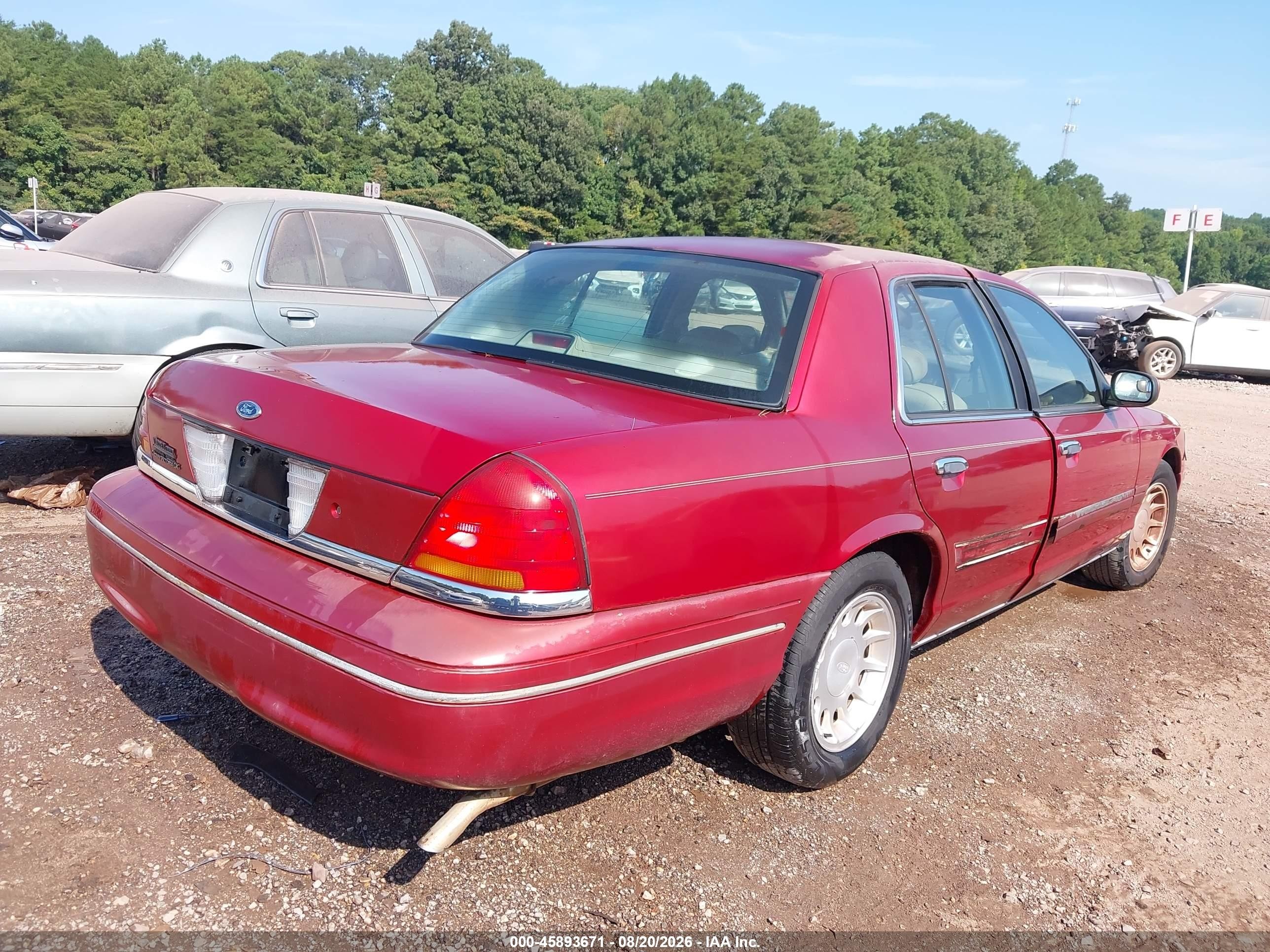 2000 Ford Crown Victoria Lx Red vin: 2FAFP74W8YX155010