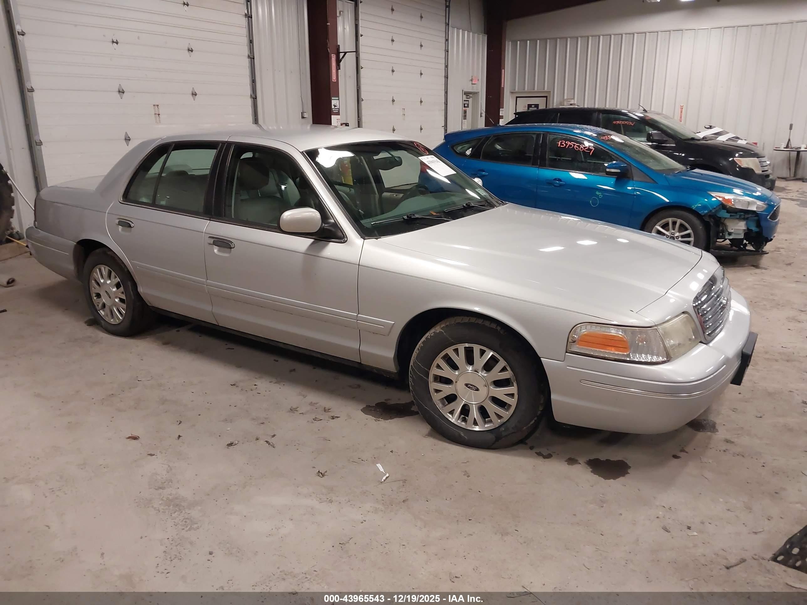 2003 Ford Crown Victoria Lx Gray vin: 2FAFP74W93X154960