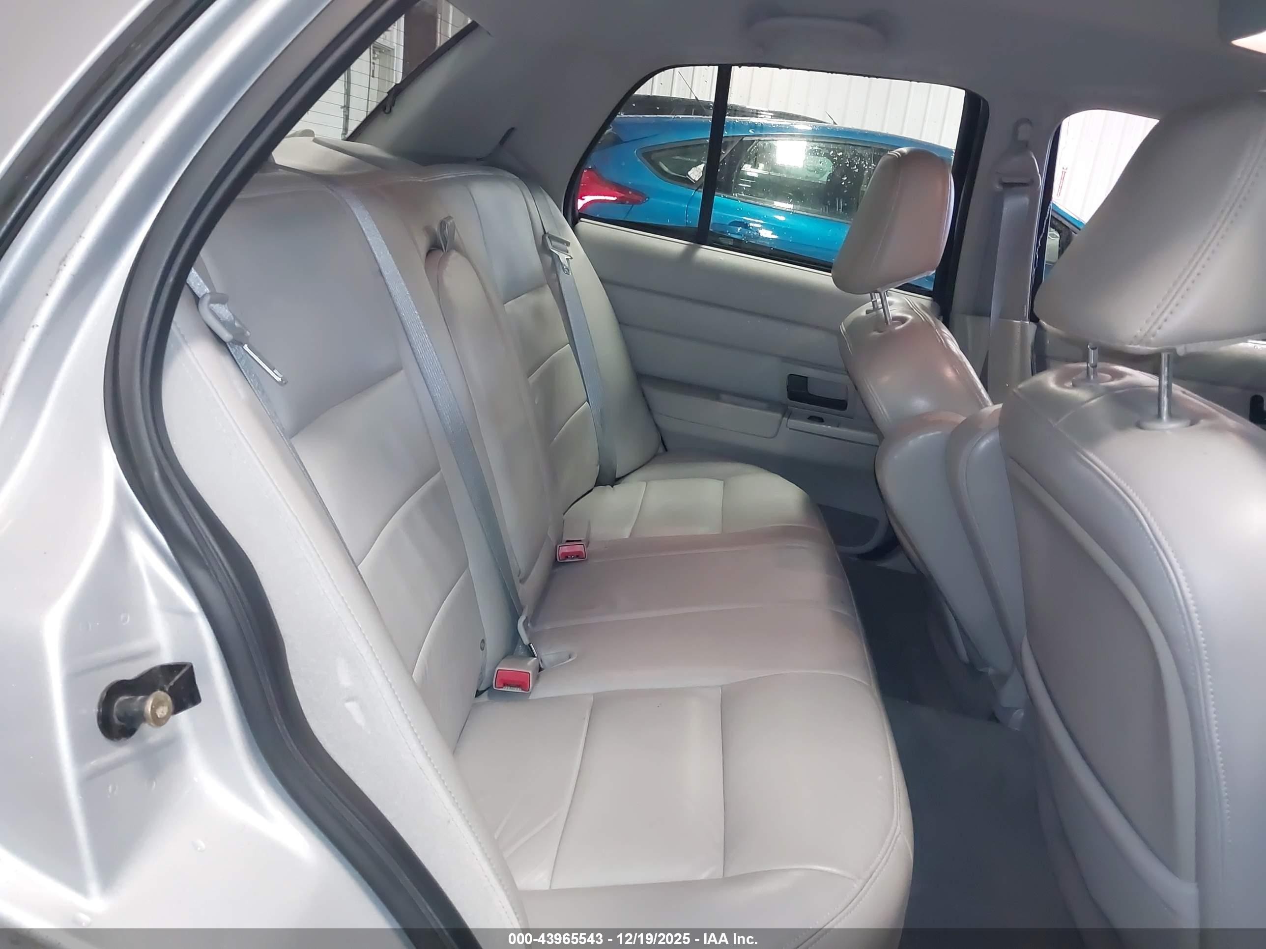 2003 Ford Crown Victoria Lx Gray vin: 2FAFP74W93X154960