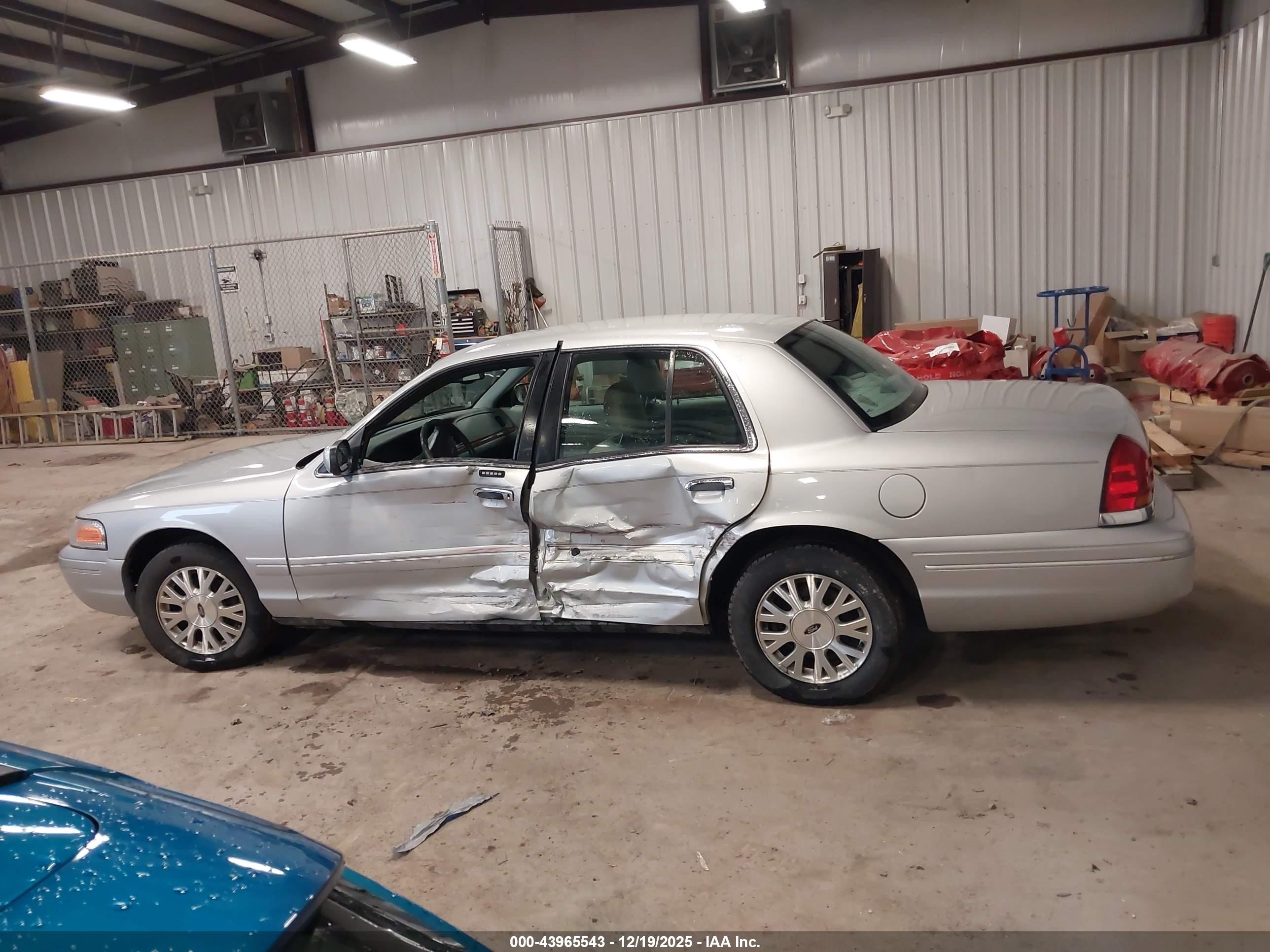 2003 Ford Crown Victoria Lx Gray vin: 2FAFP74W93X154960