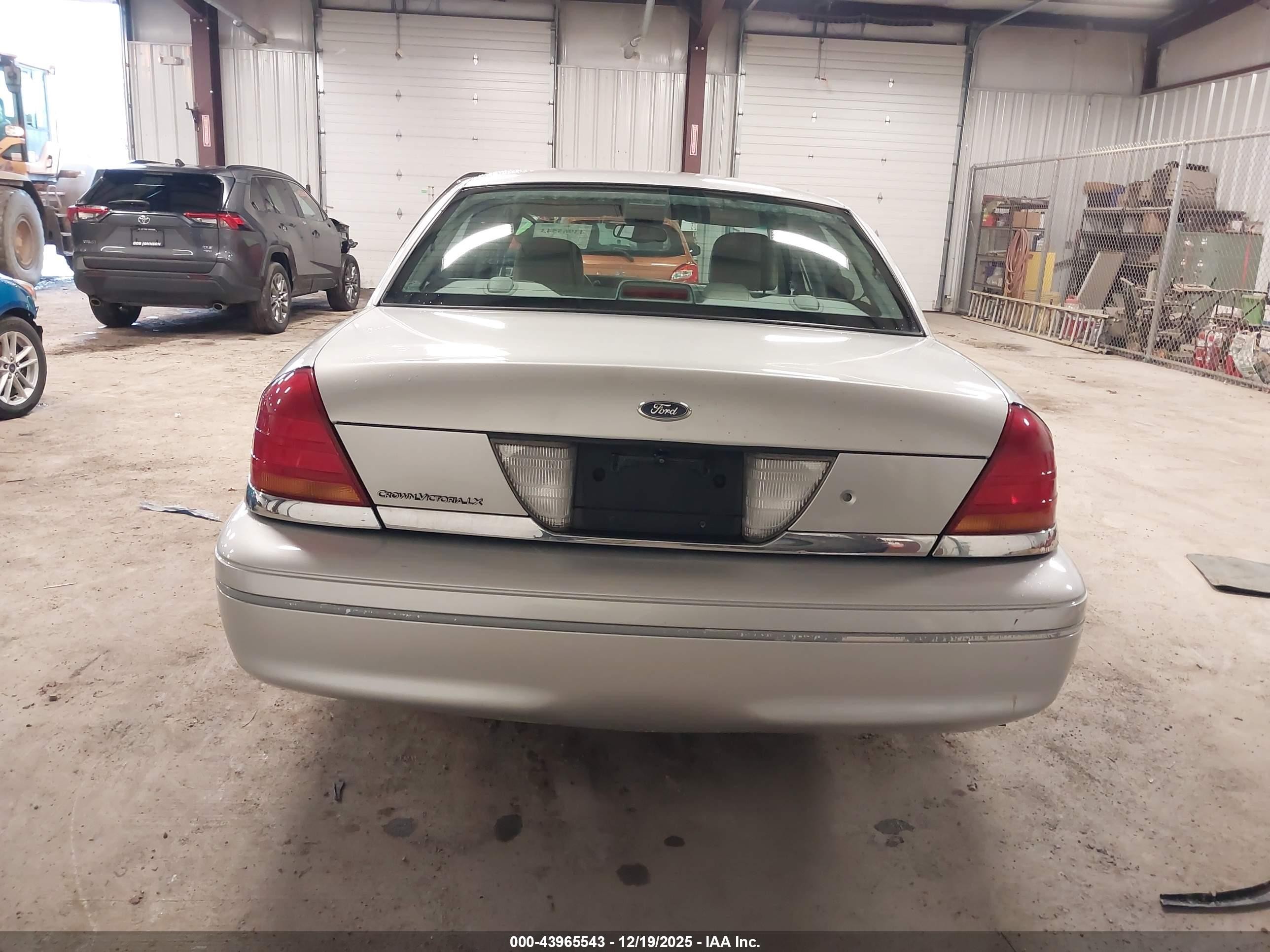 2003 Ford Crown Victoria Lx Gray vin: 2FAFP74W93X154960