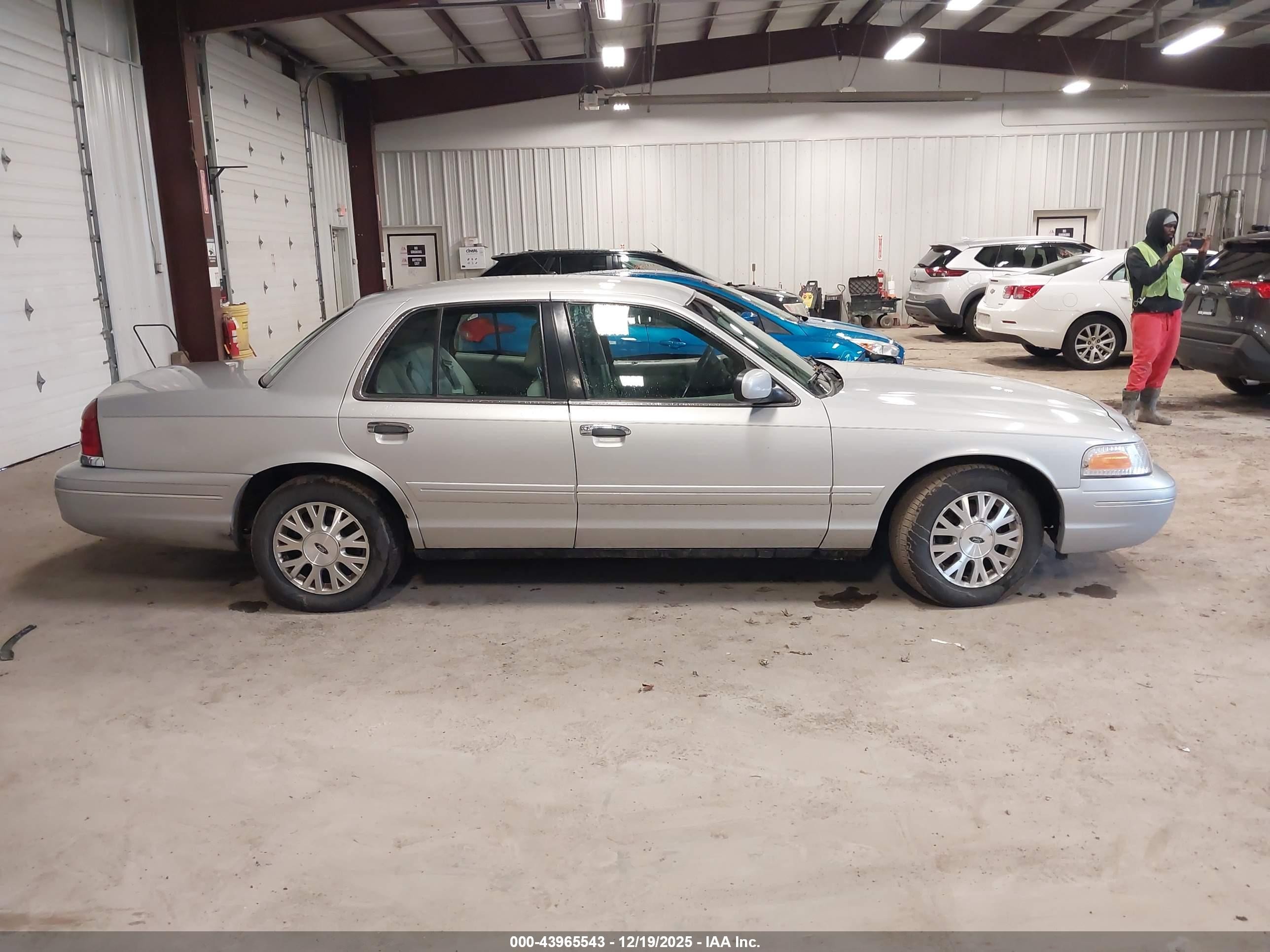 2003 Ford Crown Victoria Lx Gray vin: 2FAFP74W93X154960