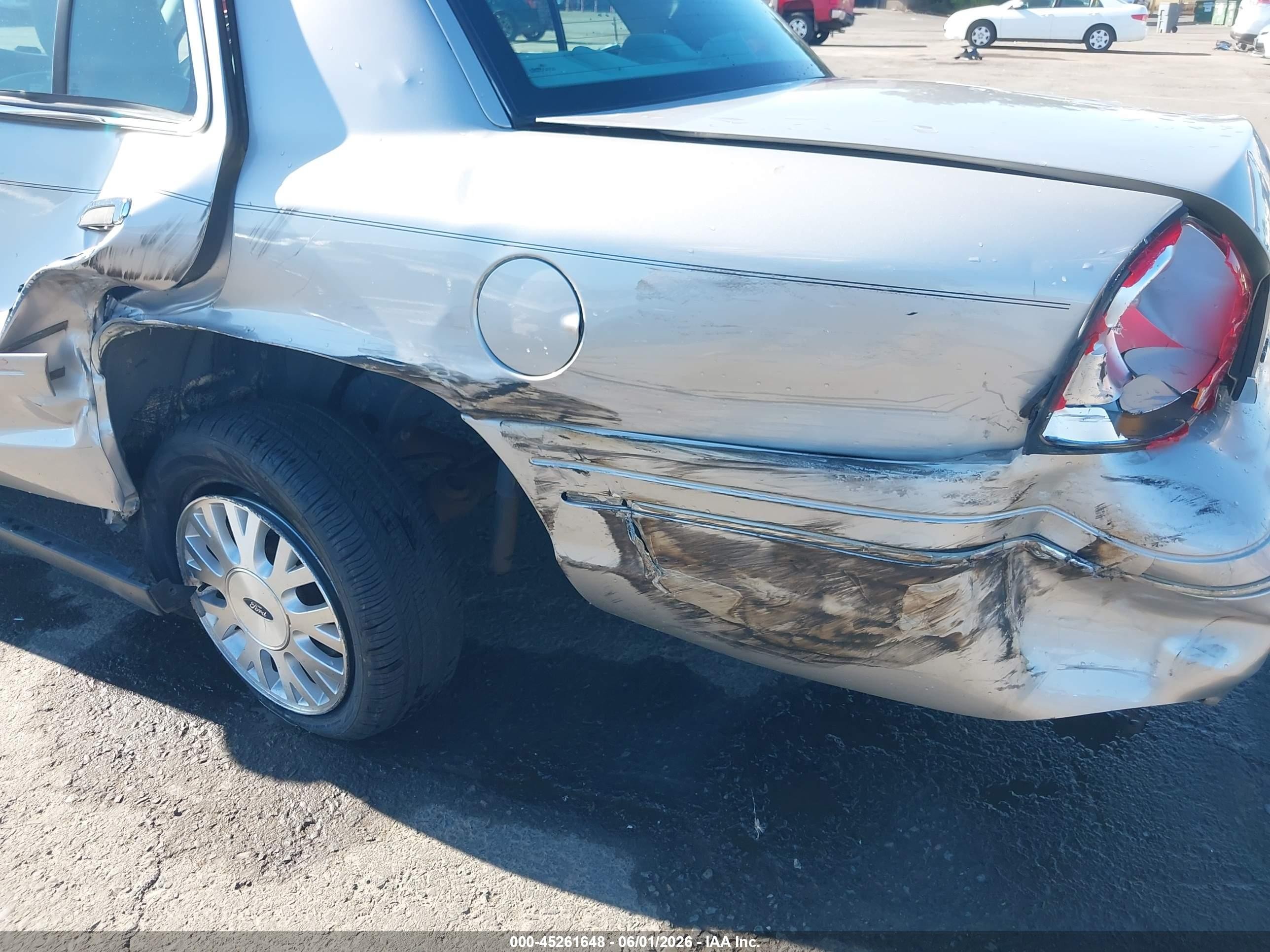 2003 Ford Crown Victoria Lx Silver vin: 2FAFP74W93X197596