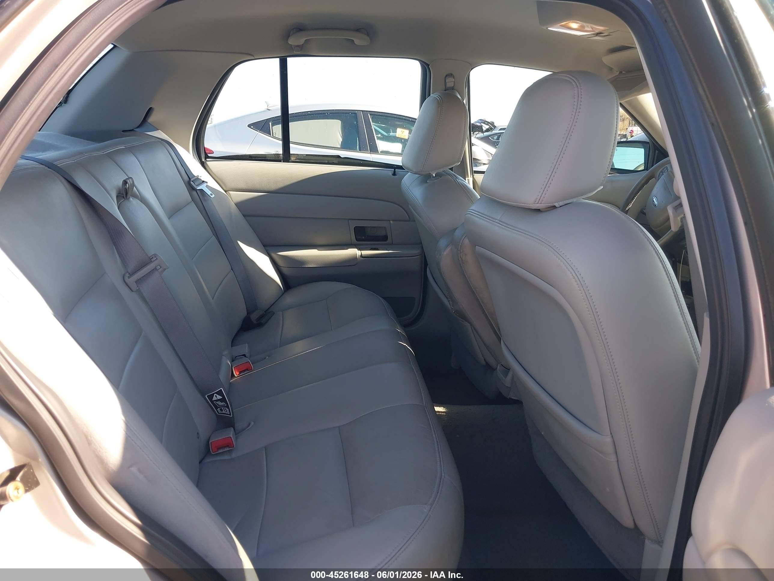 2003 Ford Crown Victoria Lx Silver vin: 2FAFP74W93X197596