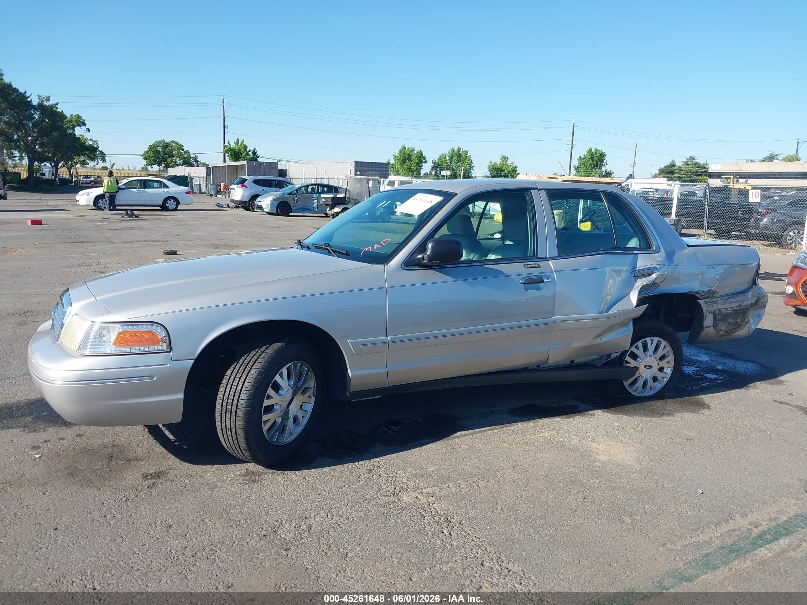 2003 Ford Crown Victoria Lx Silver vin: 2FAFP74W93X197596