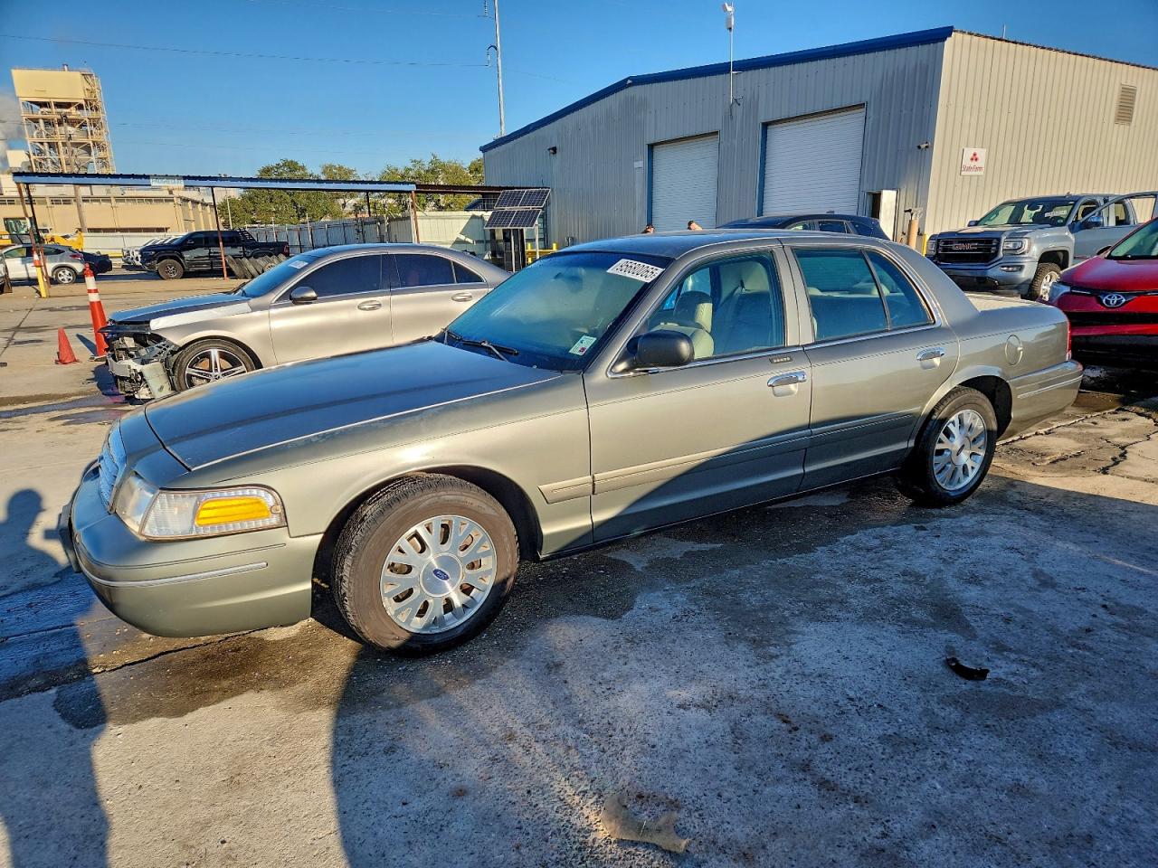 2004 Ford Crown Victoria Lx Серебряный vin: 2FAFP74W94X158007