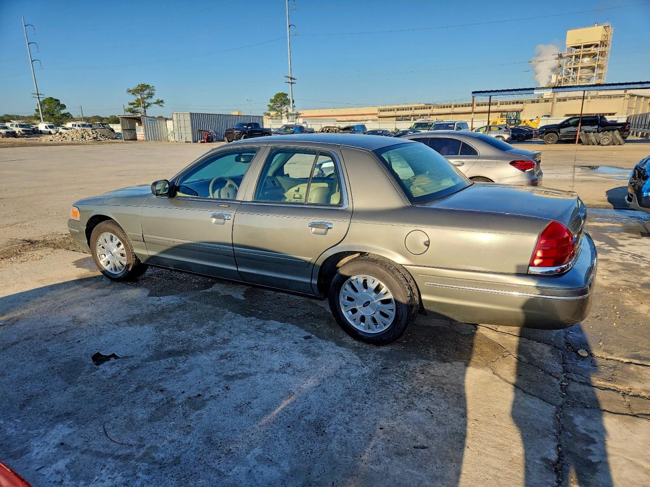 2004 Ford Crown Victoria Lx Silver vin: 2FAFP74W94X158007