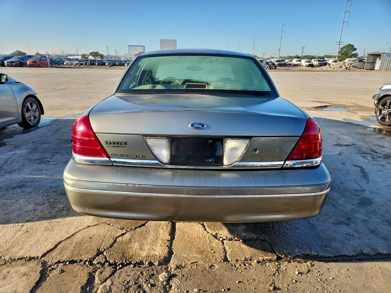 2004 Ford Crown Victoria Lx Silver vin: 2FAFP74W94X158007