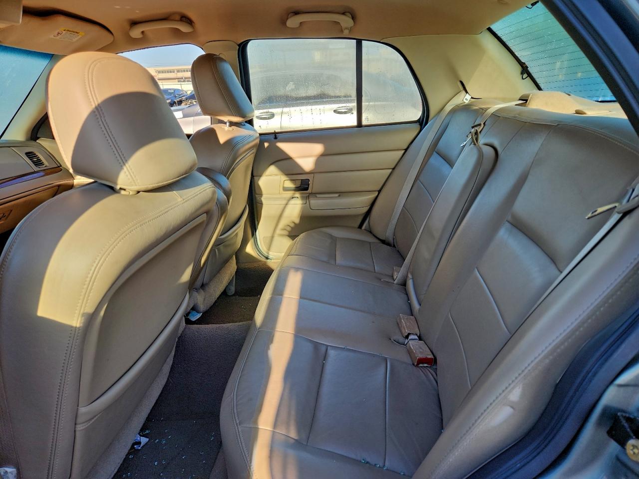 2004 Ford Crown Victoria Lx Silver vin: 2FAFP74W94X158007