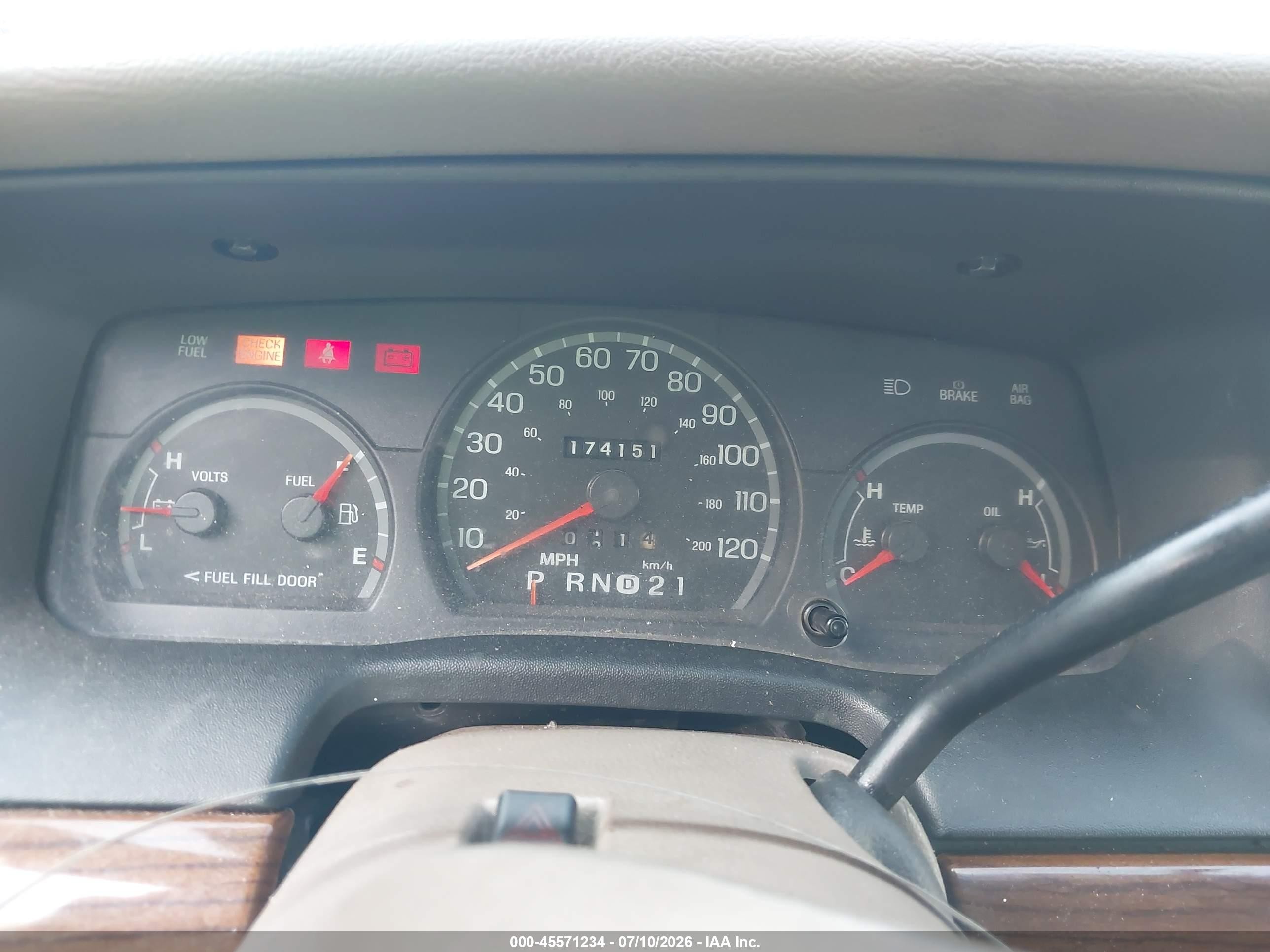 2004 Ford Crown Victoria Lx Tan vin: 2FAFP74W94X182212