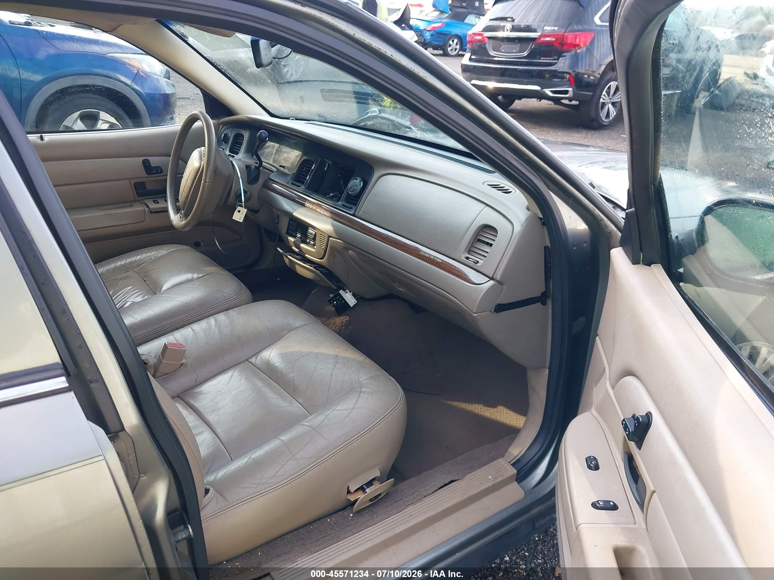 2004 Ford Crown Victoria Lx Tan vin: 2FAFP74W94X182212