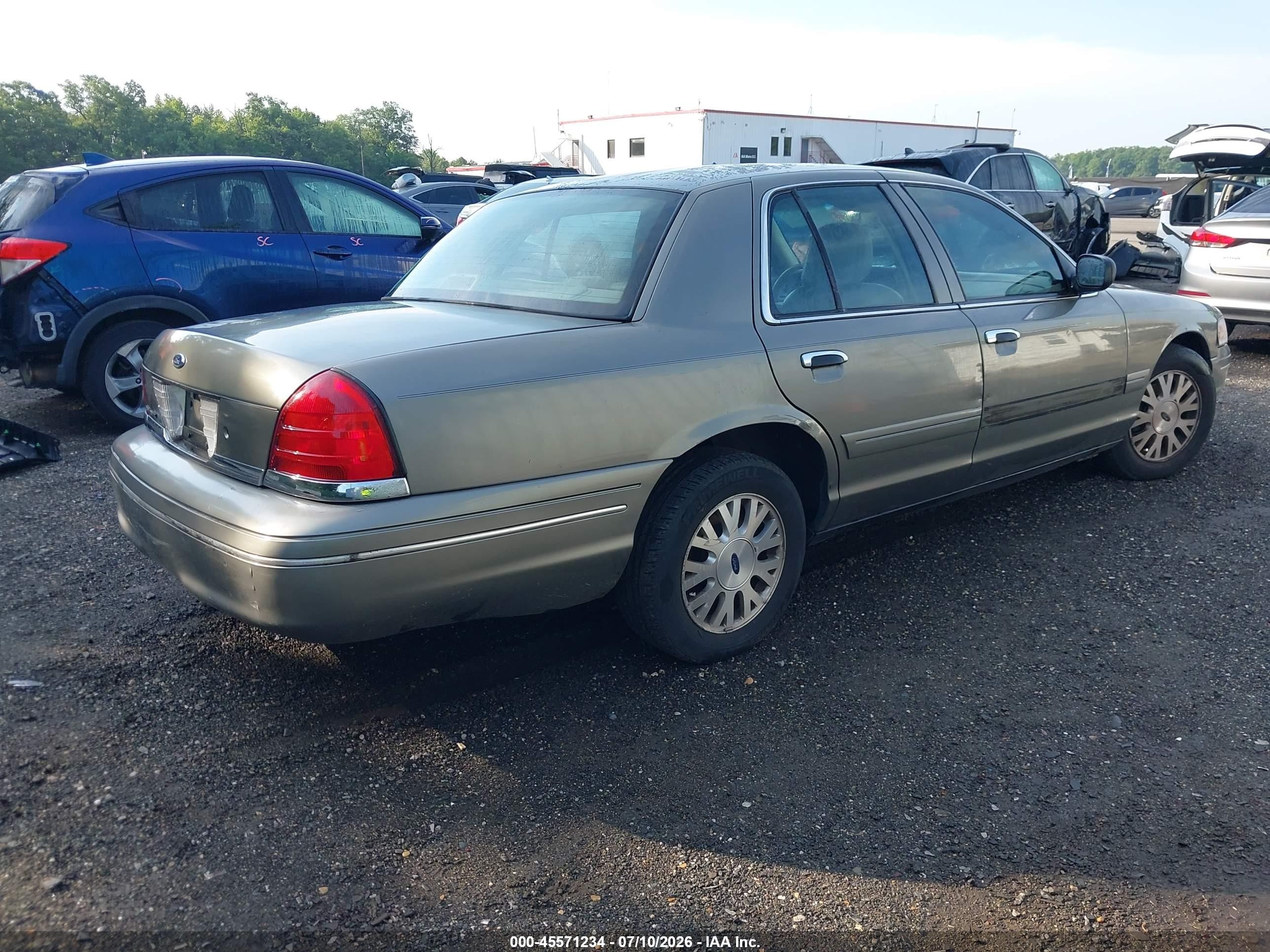 2004 Ford Crown Victoria Lx Tan vin: 2FAFP74W94X182212