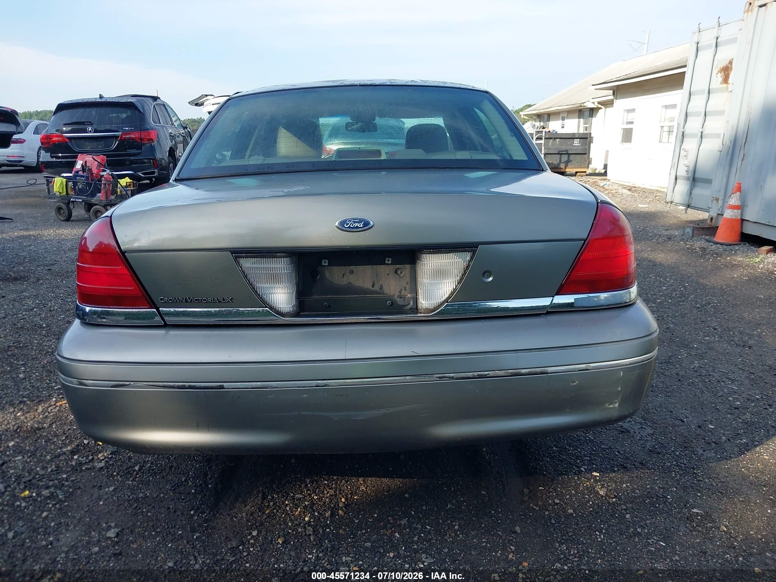 2004 Ford Crown Victoria Lx Tan vin: 2FAFP74W94X182212