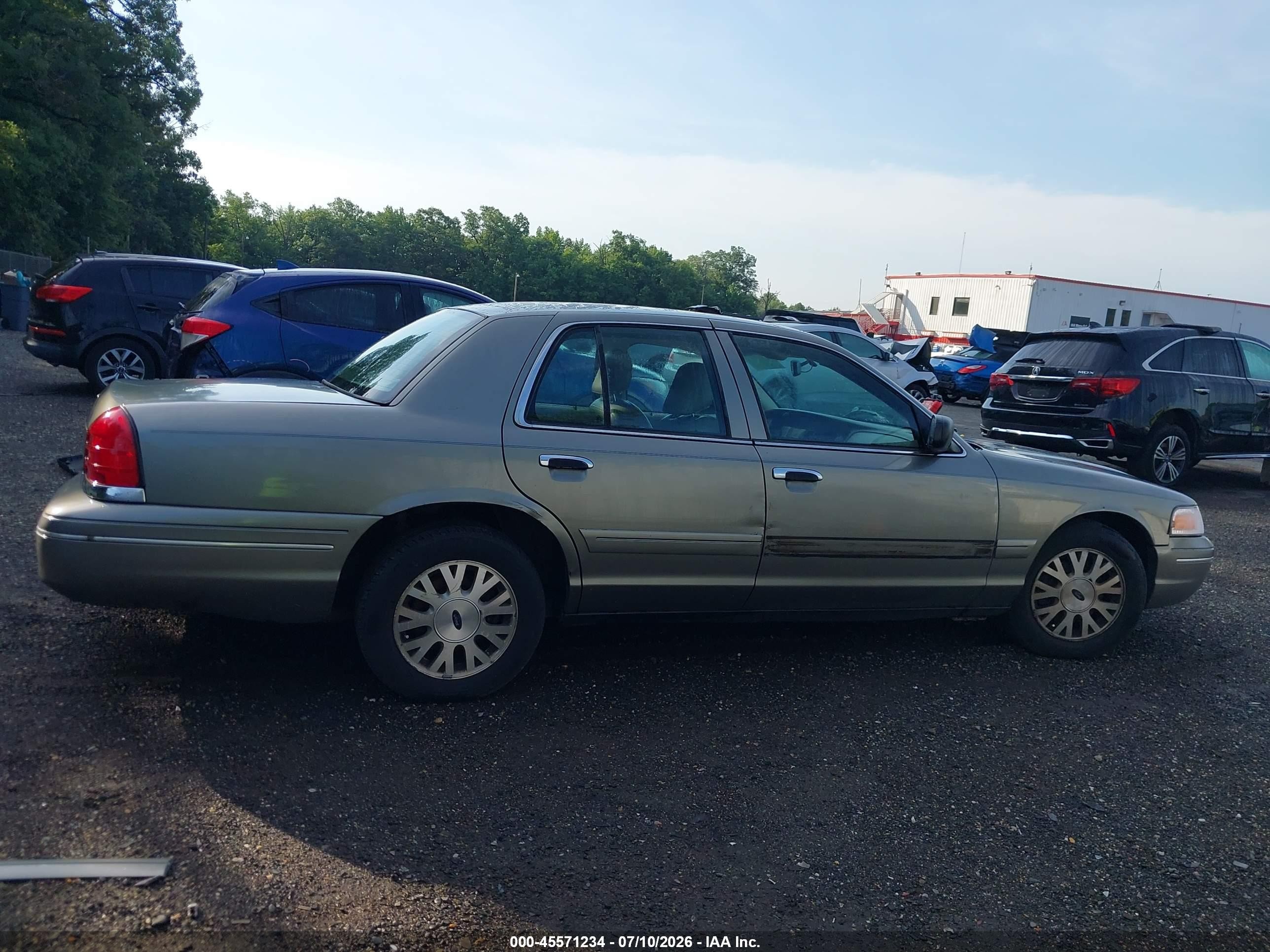 2004 Ford Crown Victoria Lx Tan vin: 2FAFP74W94X182212