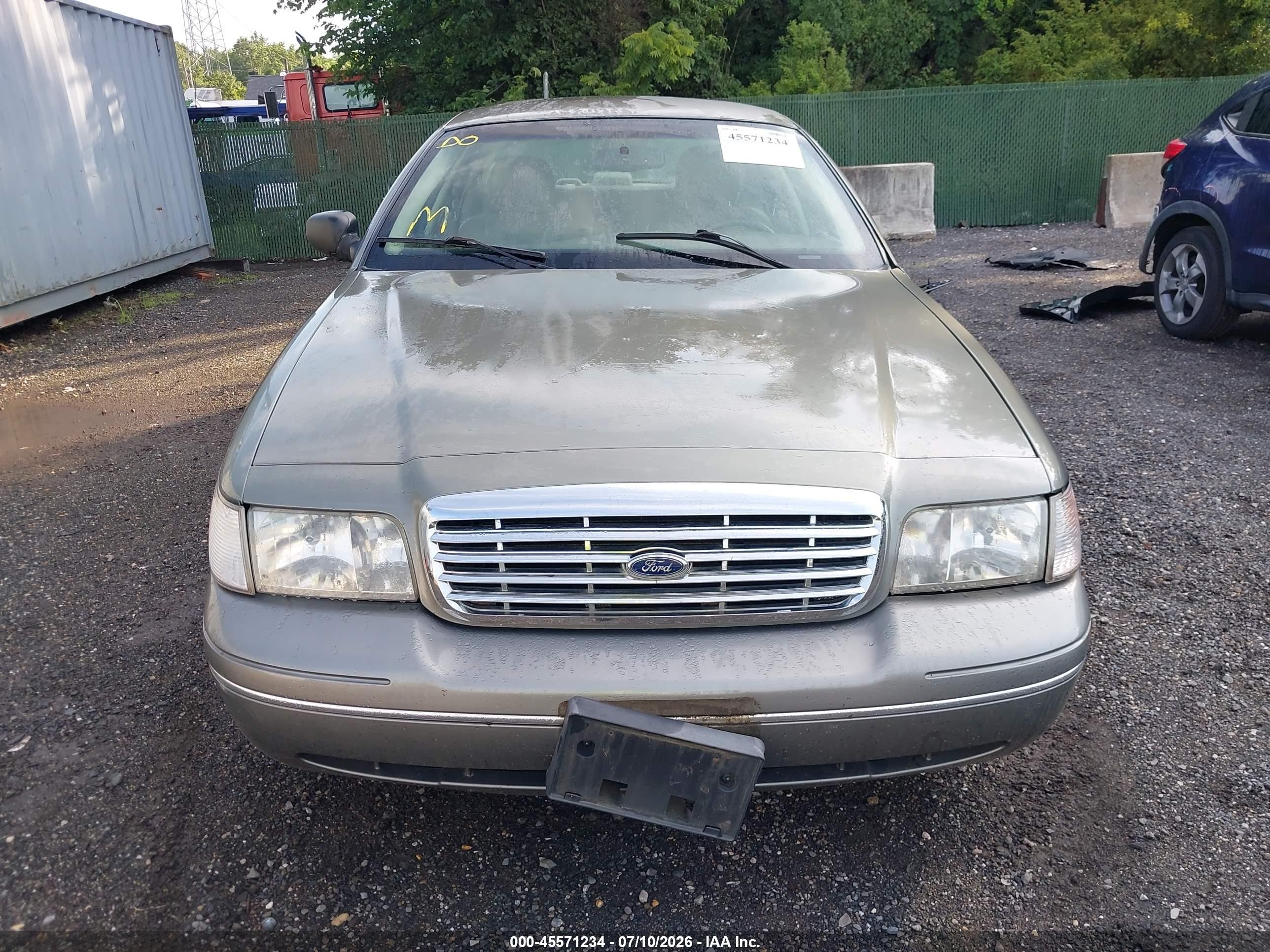 2004 Ford Crown Victoria Lx Tan vin: 2FAFP74W94X182212